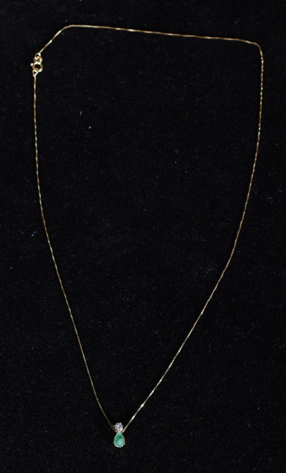 Conjunto em ouro 18k. contraste 750 com pingente esmeralda, lapidação... - foto 2 de 7