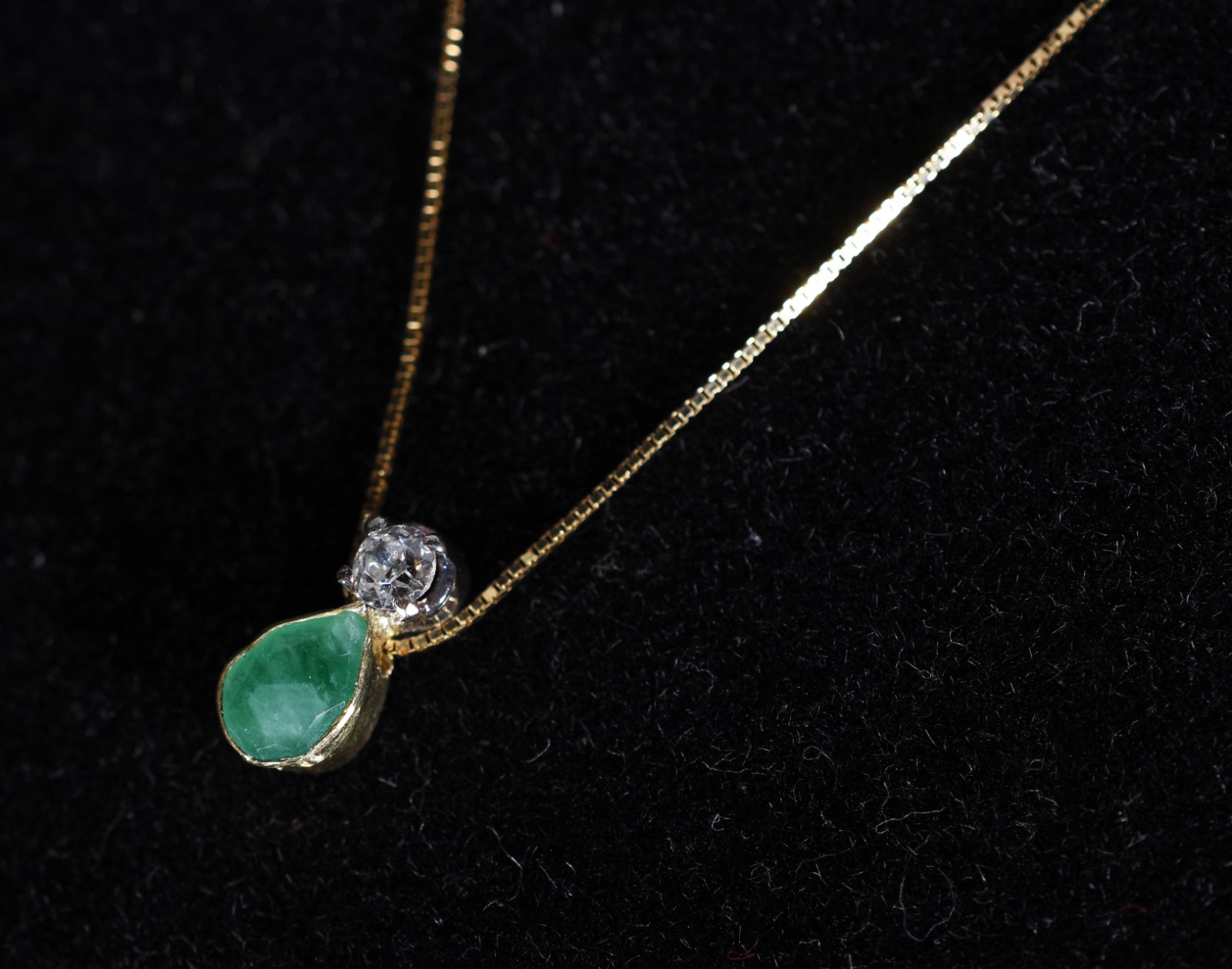 Conjunto em ouro 18k. contraste 750 com pingente esmeralda, lapidação... - foto 1 de 7