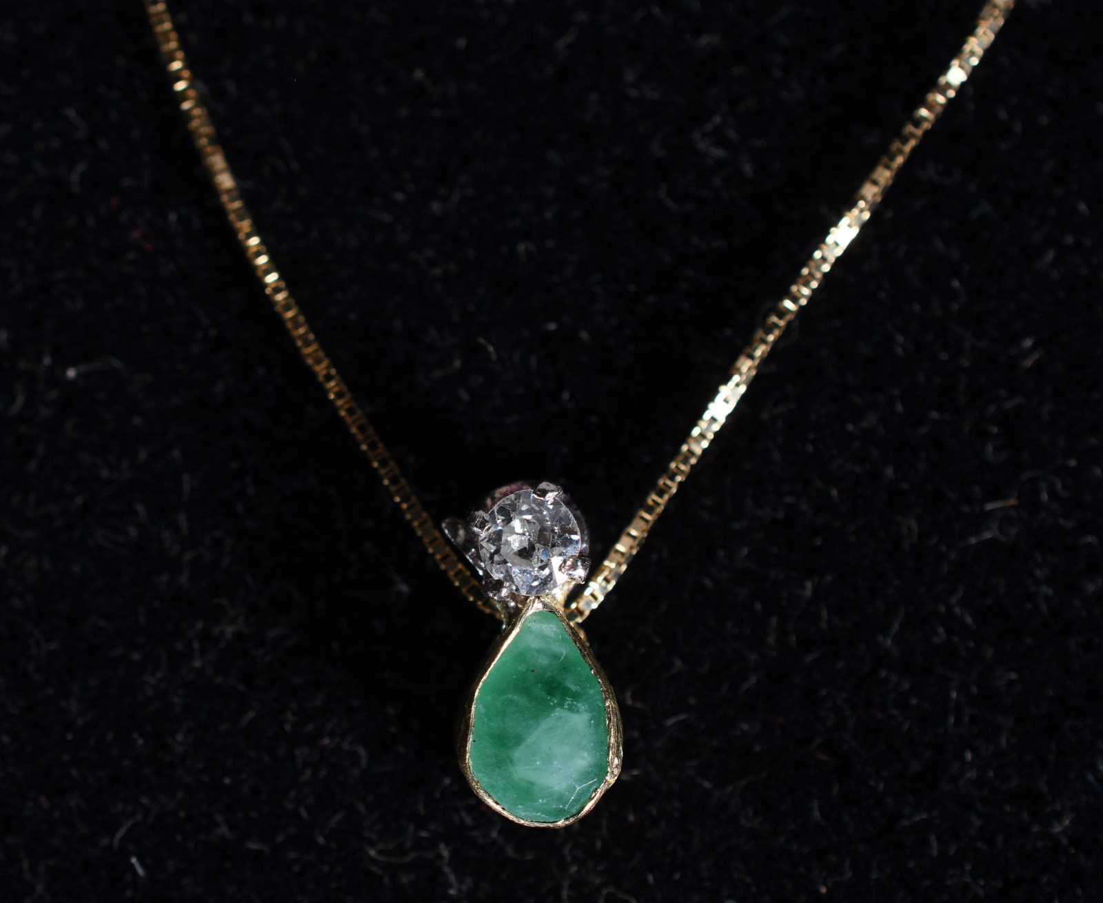 Conjunto em ouro 18k. contraste 750 com pingente esmeralda, lapidação... - foto 3 de 7