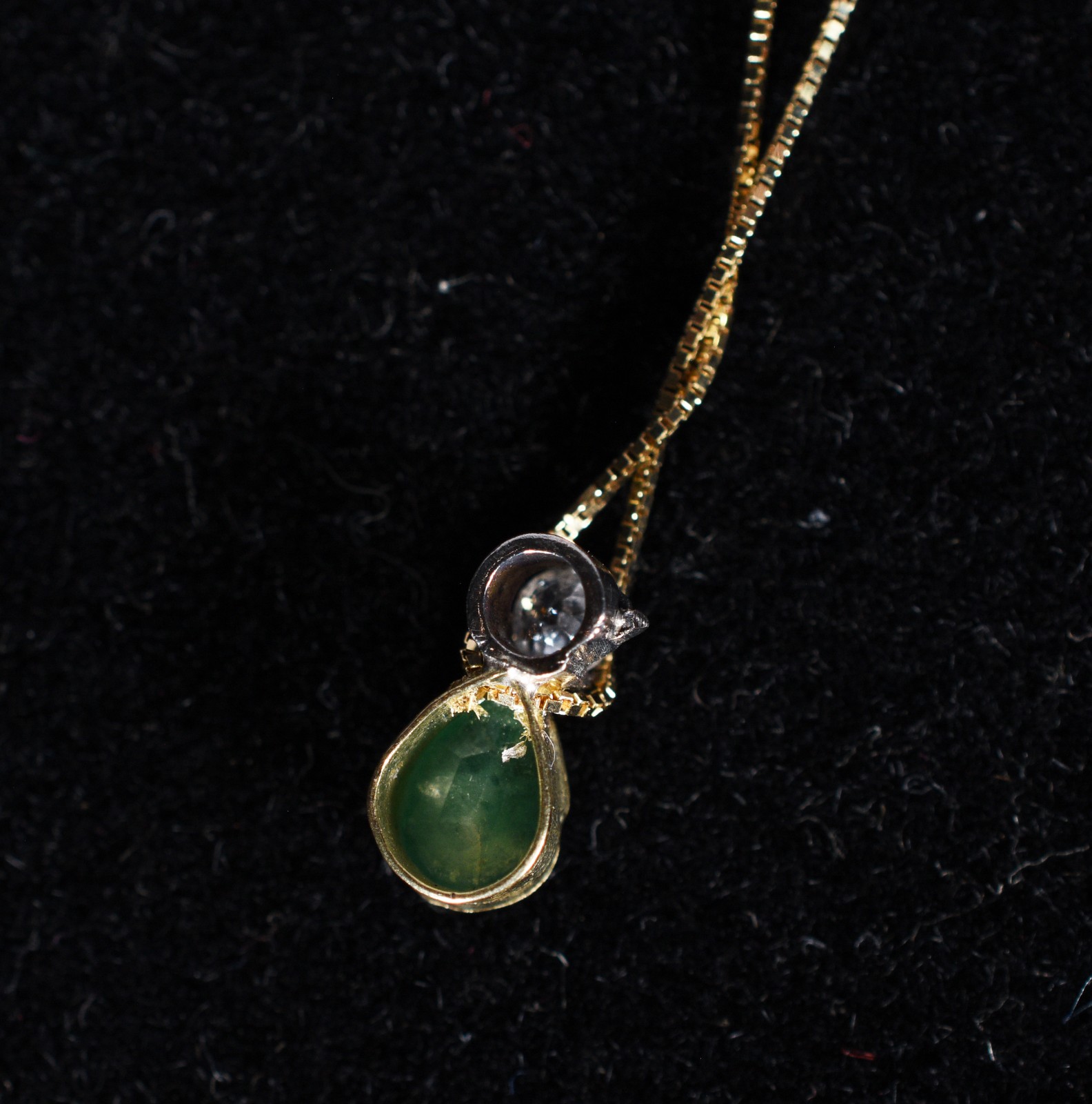Conjunto em ouro 18k. contraste 750 com pingente esmeralda, lapidação... - foto 4 de 7