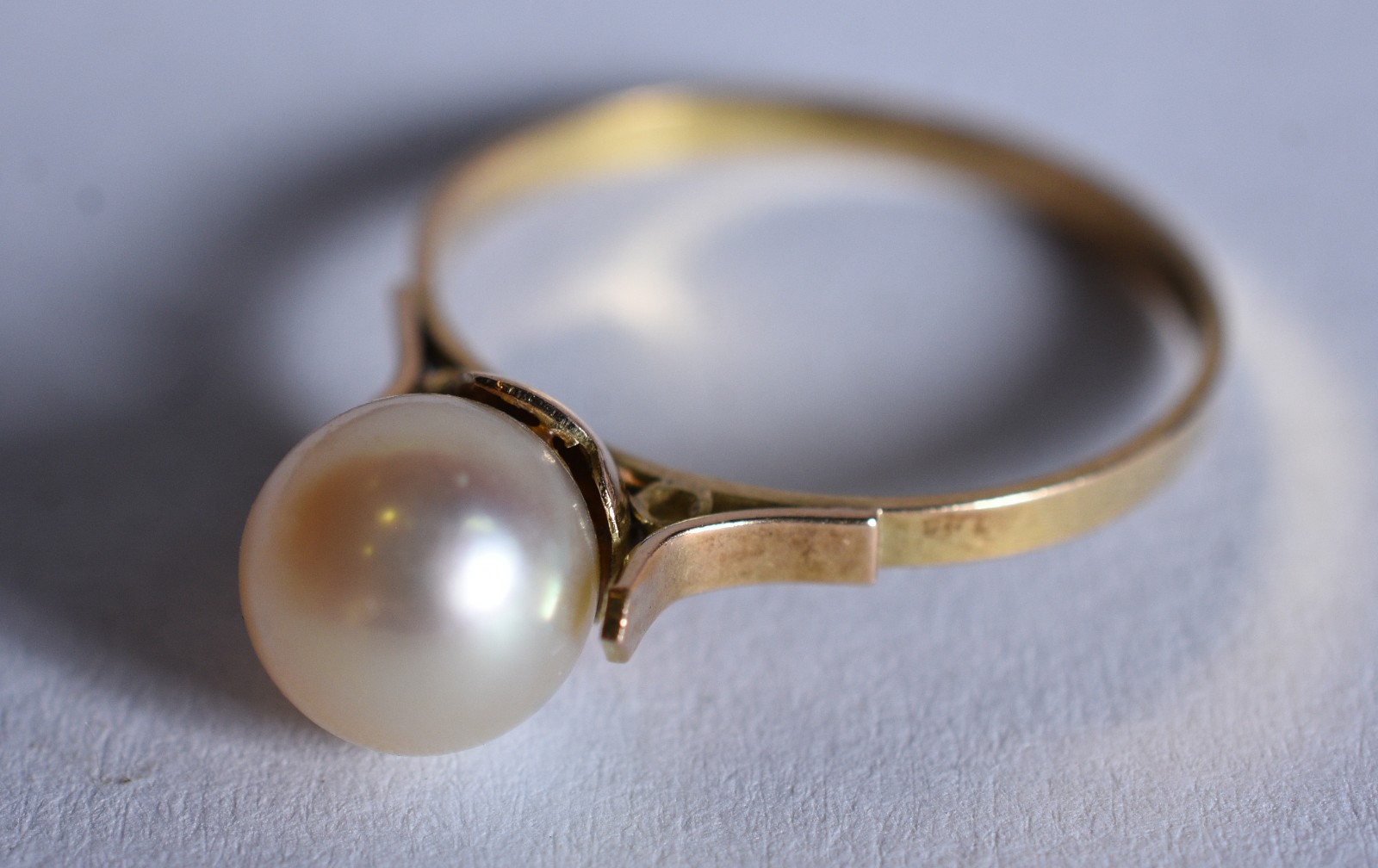 Conjunto composto por 3 peças de ouro 18k., sendo: Par de brincos com... - foto 3 de 10
