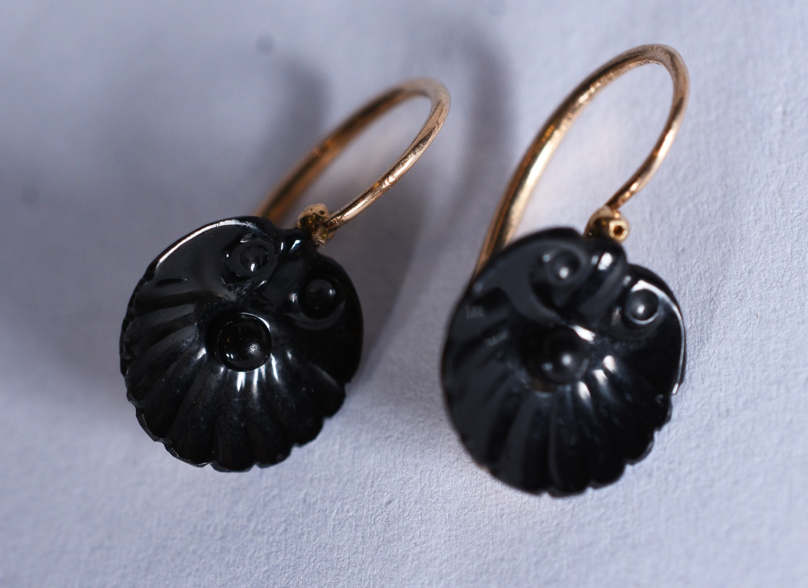 Conjunto composto por 3 peças de ouro 18k., sendo: Par de brincos com... - foto 6 de 10