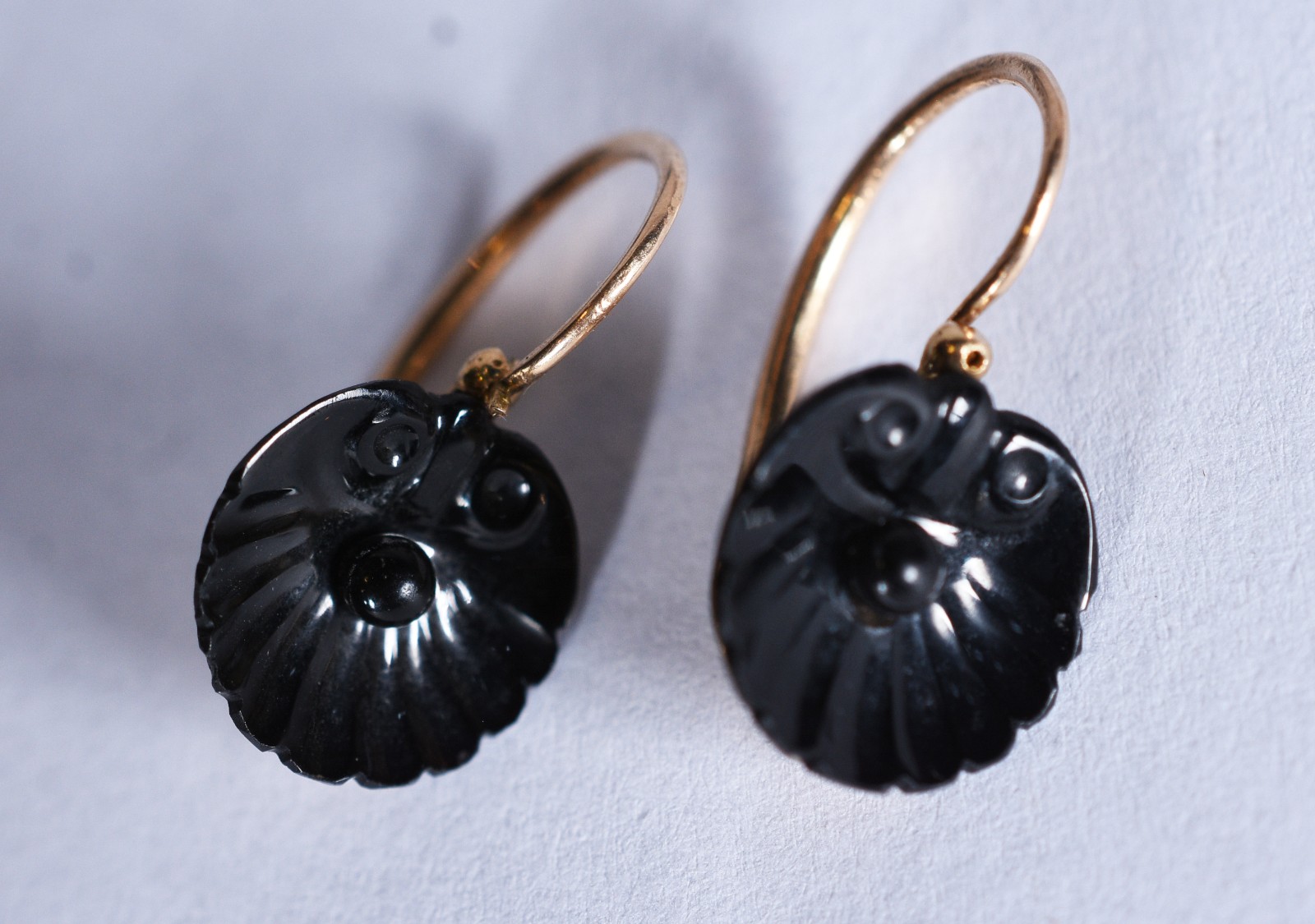 Conjunto composto por 3 peças de ouro 18k., sendo: Par de brincos com... - foto 10 de 10
