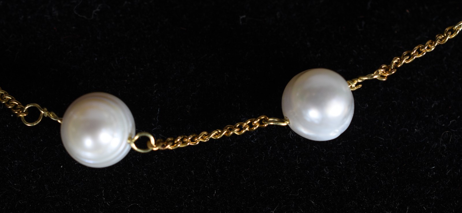 Pulseira de ouro 18k. com 6 perolas intercaladas com correte. (Por... - foto 3 de 4