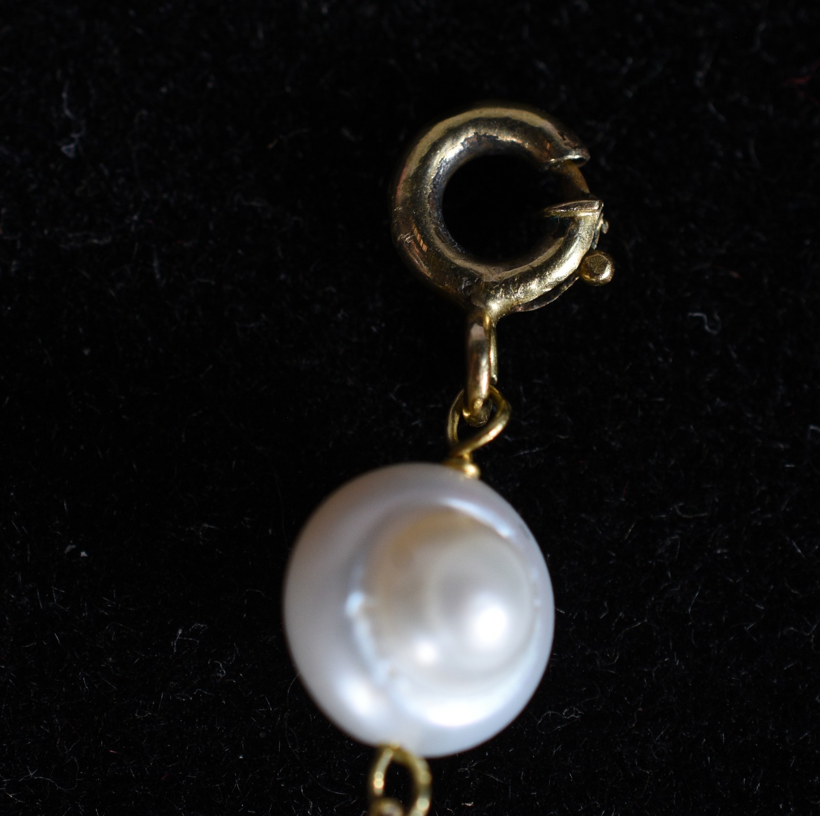 Pulseira de ouro 18k. com 6 perolas intercaladas com correte. (Por... - foto 4 de 4