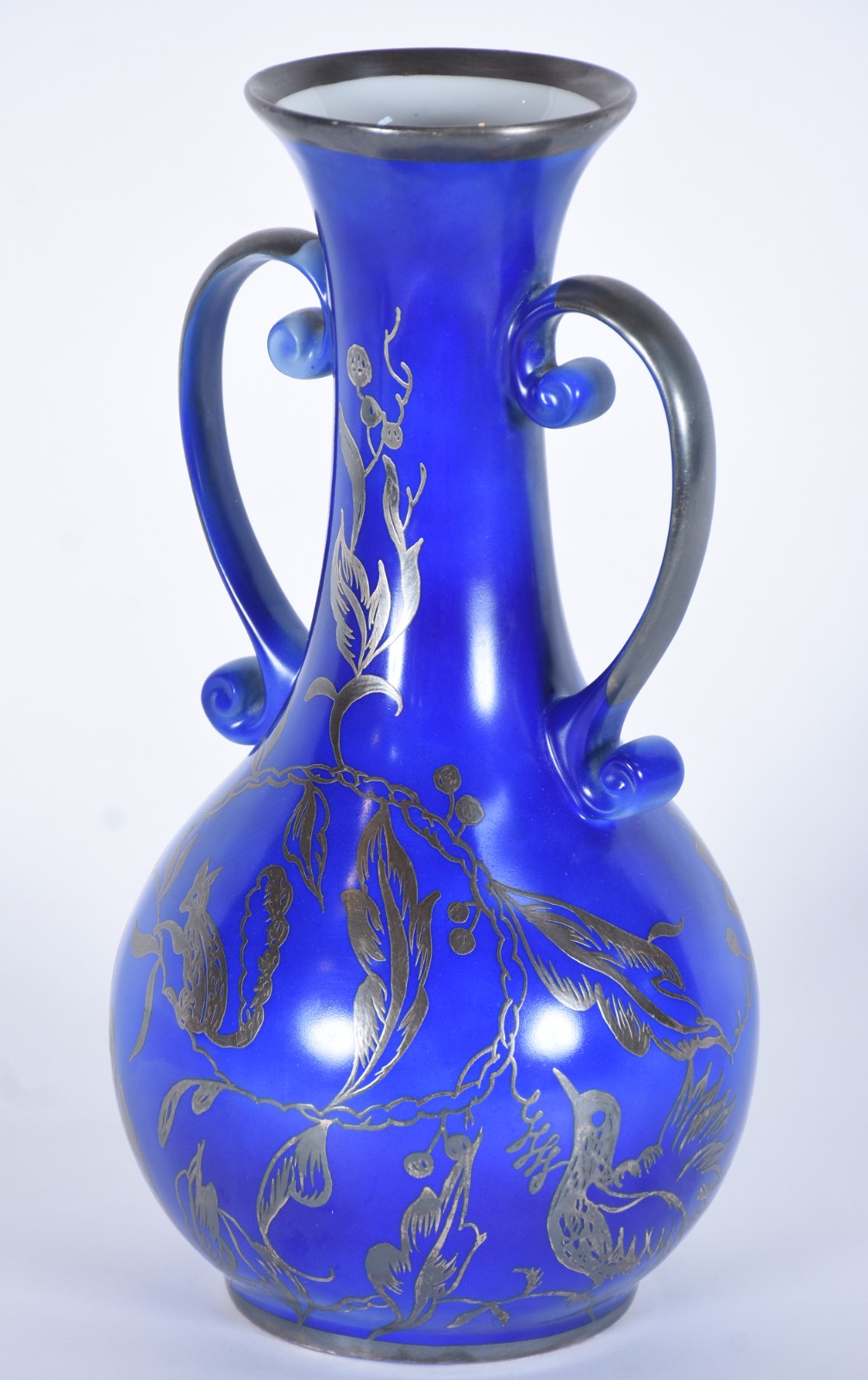 Vaso de porcelana Real na cor azul, alças laterais e desenhos de... - foto 1 de 8