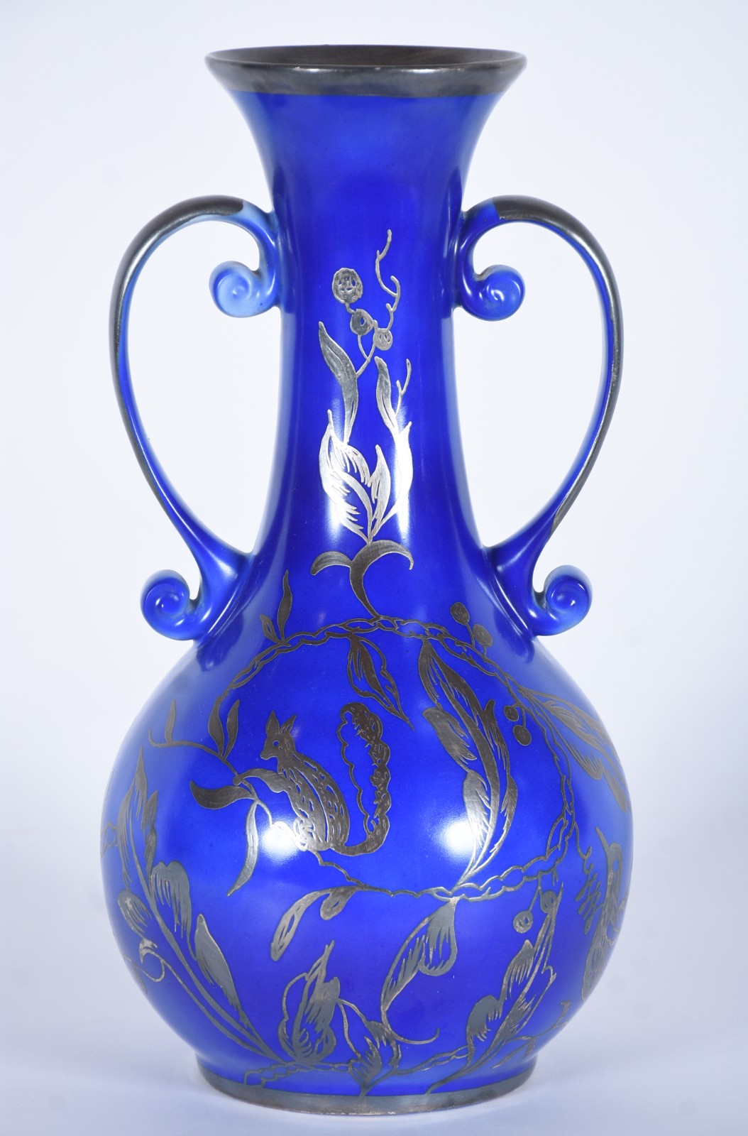 Vaso de porcelana Real na cor azul, alças laterais e desenhos de... - foto 2 de 8