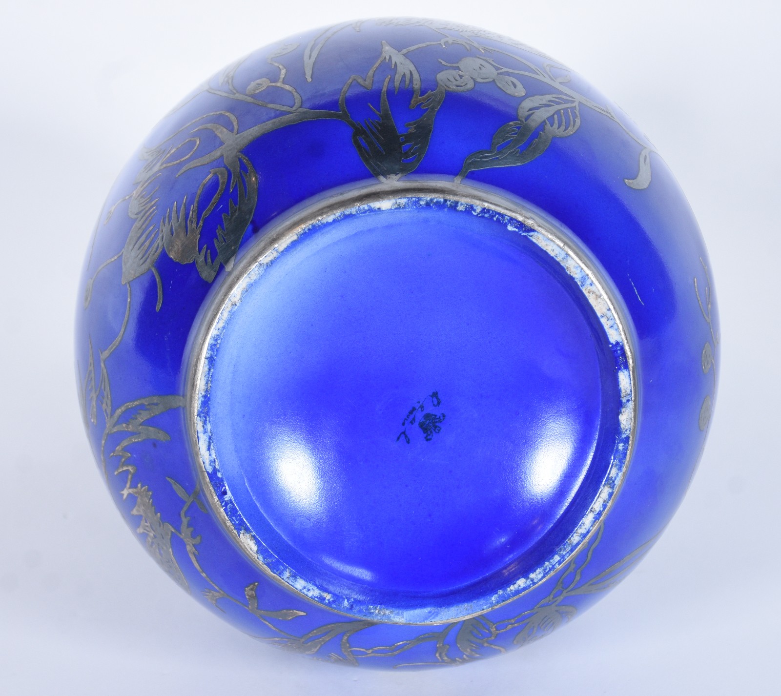 Vaso de porcelana Real na cor azul, alças laterais e desenhos de... - foto 8 de 8