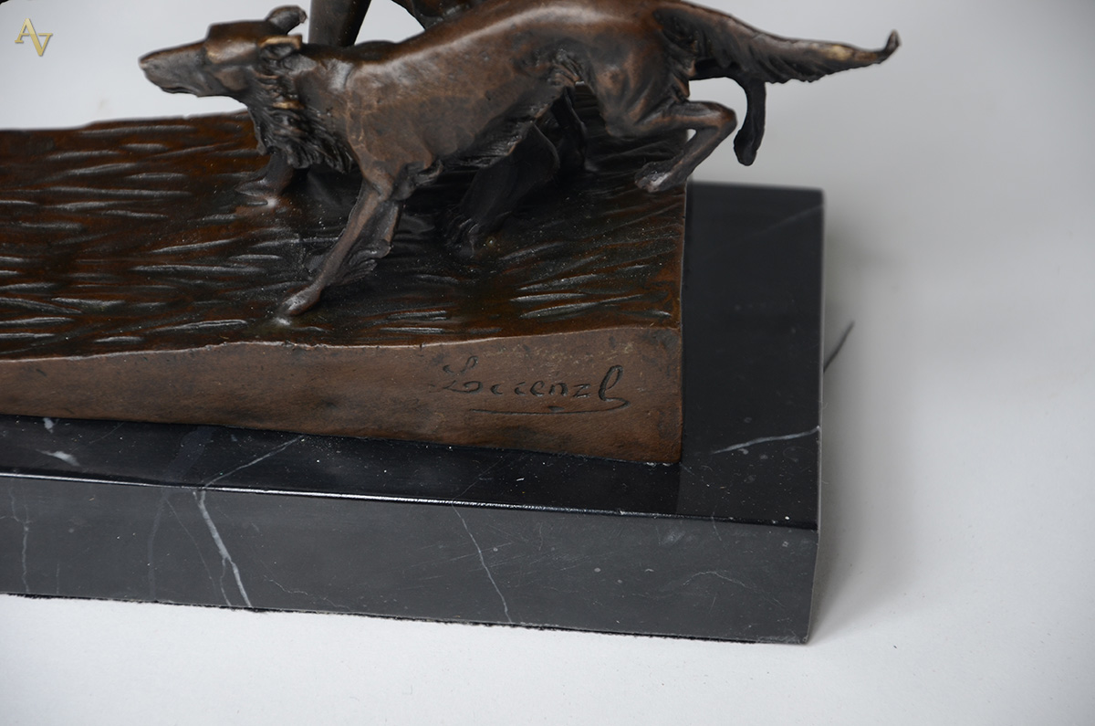 Escultura de bronze representando caçadora, base de mármore. Altura... - foto 4 de 4