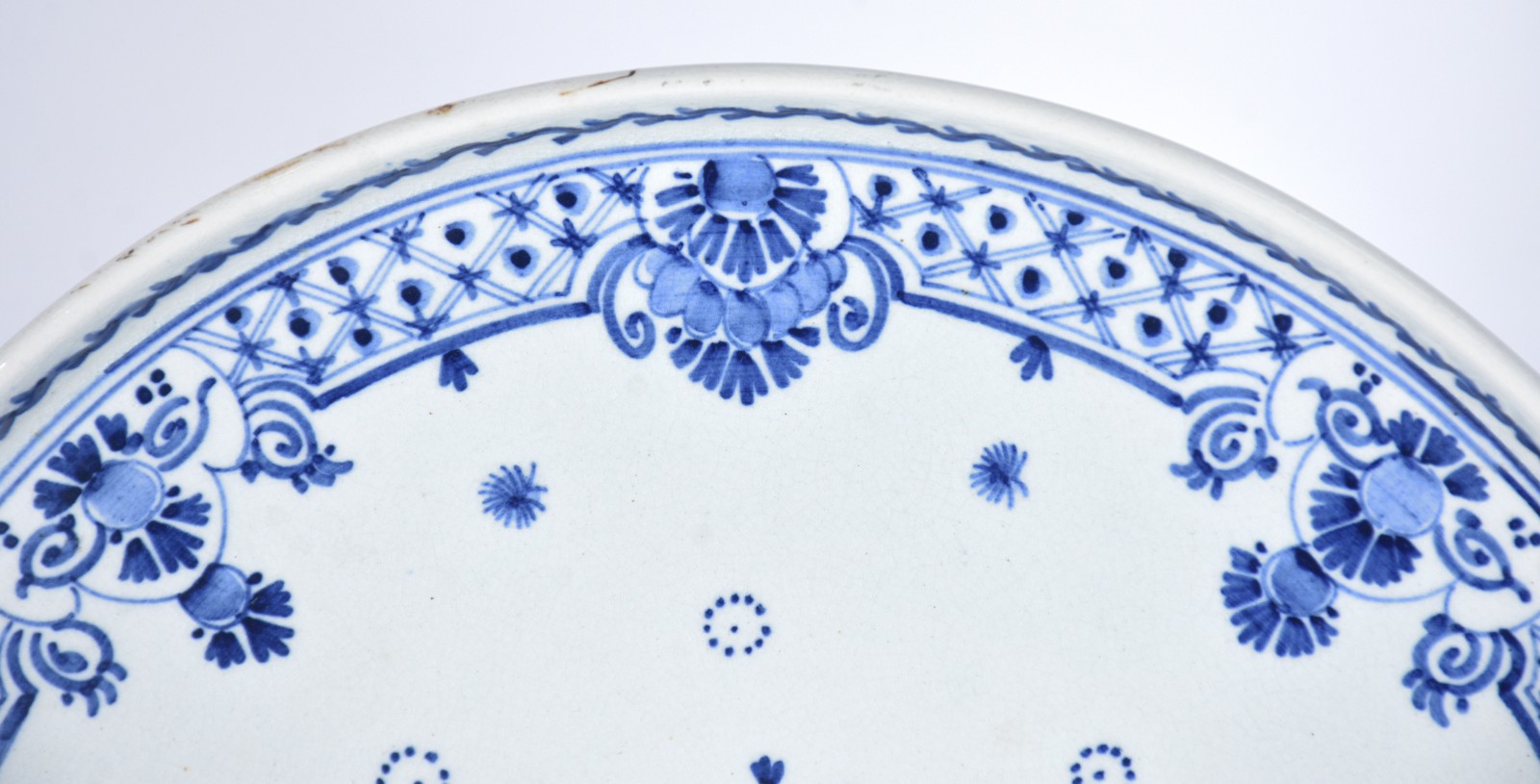 Prato de porcelana holandesa decorada com veleiro, moinhos e... - foto 3 de 6