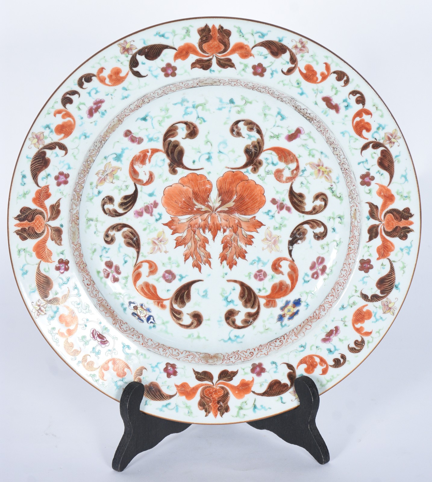 Antigo medalhão de porcelana oriental policromado. Mínimos lascados... - foto 1 de 5