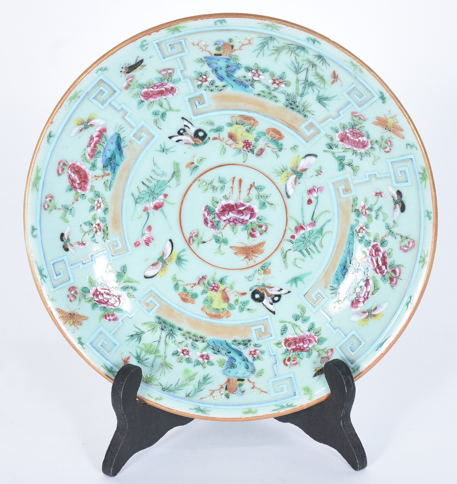 Antigo prato de porcelana oriental com esmaltes da Família Verde. - foto 1 de 5
