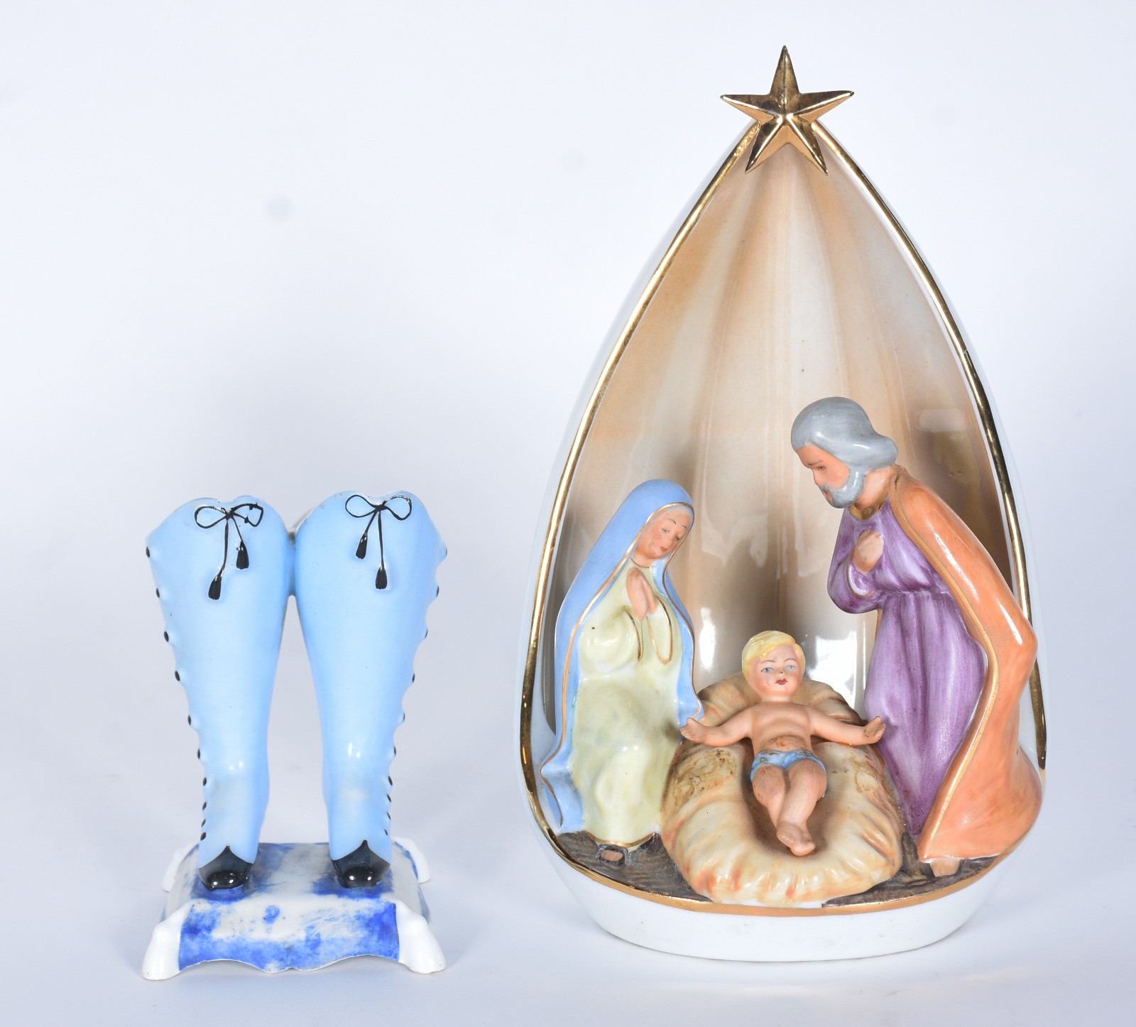 Duas peças decorativas de porcelana policromada, sendo: Grupo... - foto 2 de 8