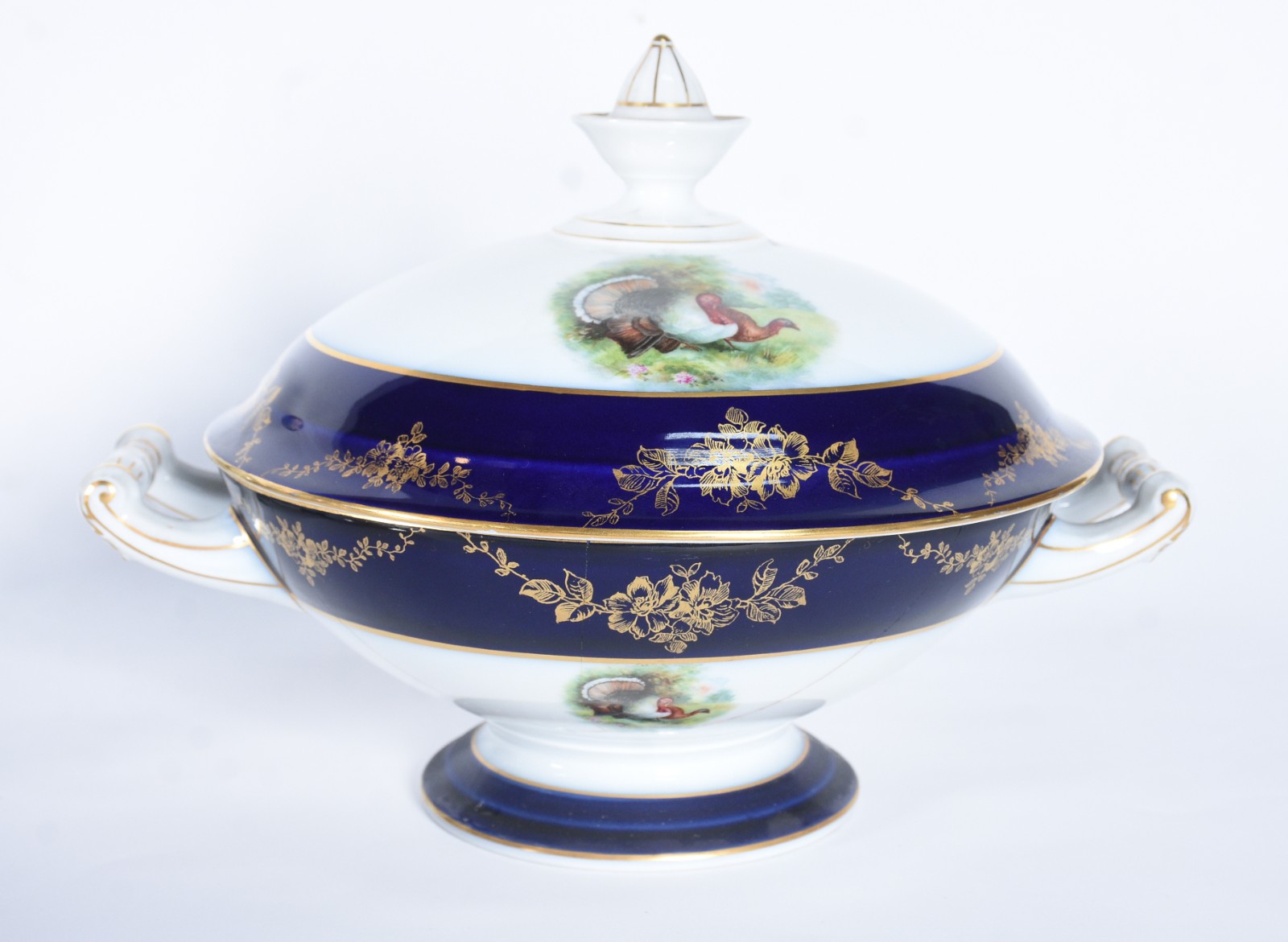 Serviço de jantar de porcelana ricamente decorada com figuras de... - foto 4 de 8