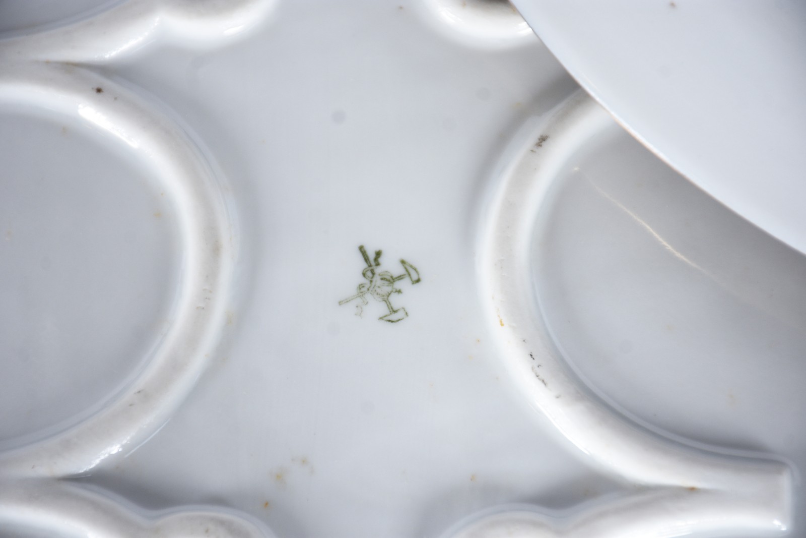 Serviço de jantar de porcelana ricamente decorada com figuras de... - foto 8 de 8