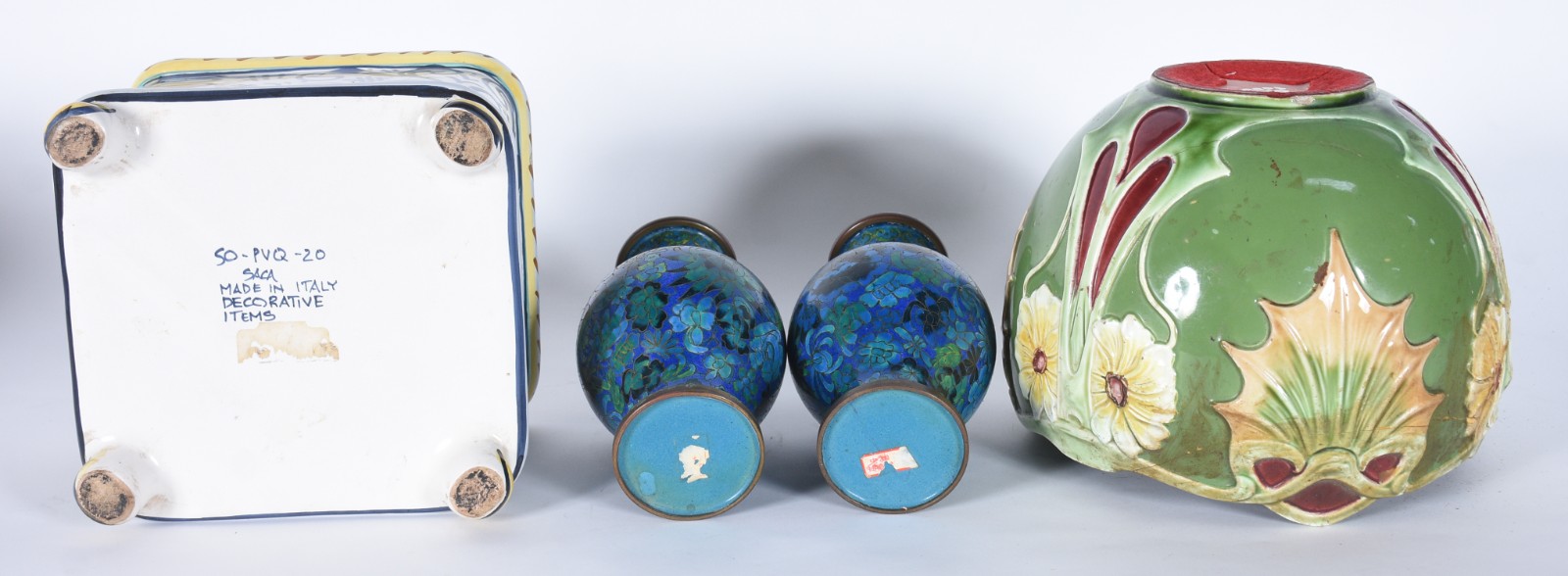 Quatro peças diversas, sendo: par de vasos de cloisonné azul floral... - foto 7 de 10