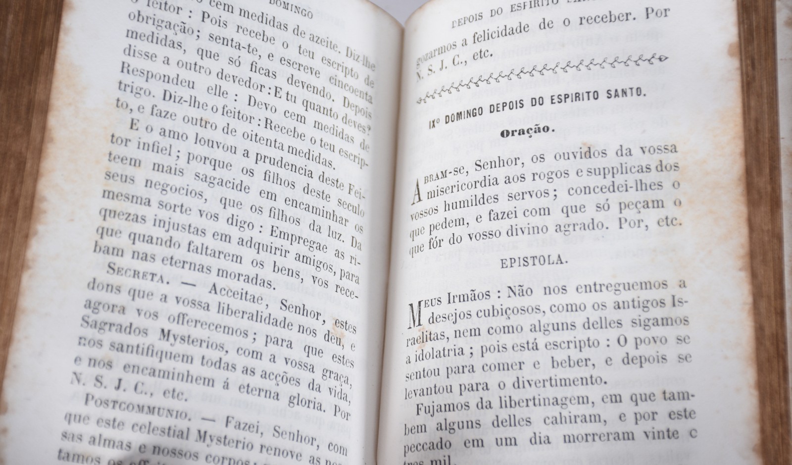 Dois antigos missais com capas de madreperola. Desgastes. - foto 4 de 6