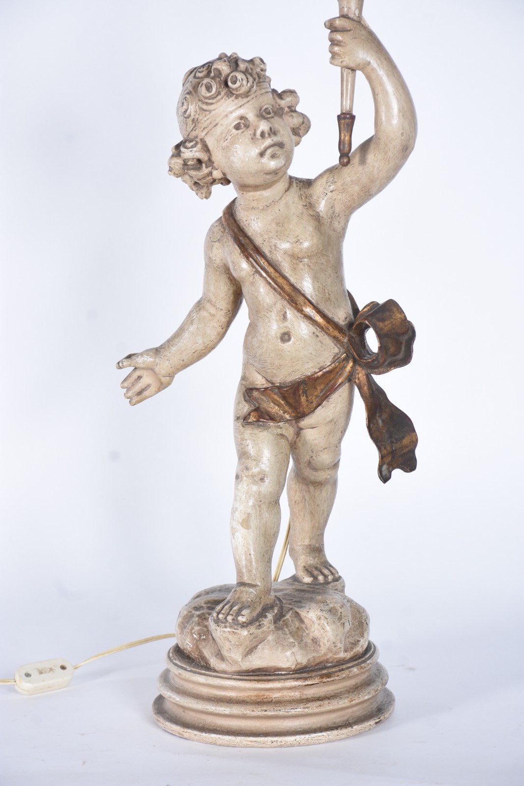 Abatjour com figura de querubim em madeira policromada com cúpula... - foto 2 de 4