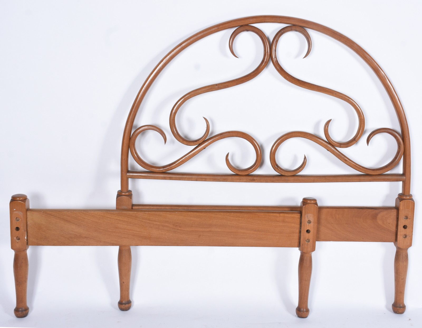 Cama de solteiro e mesinha de cabeceira de madeira nobre estilo... - foto 3 de 11