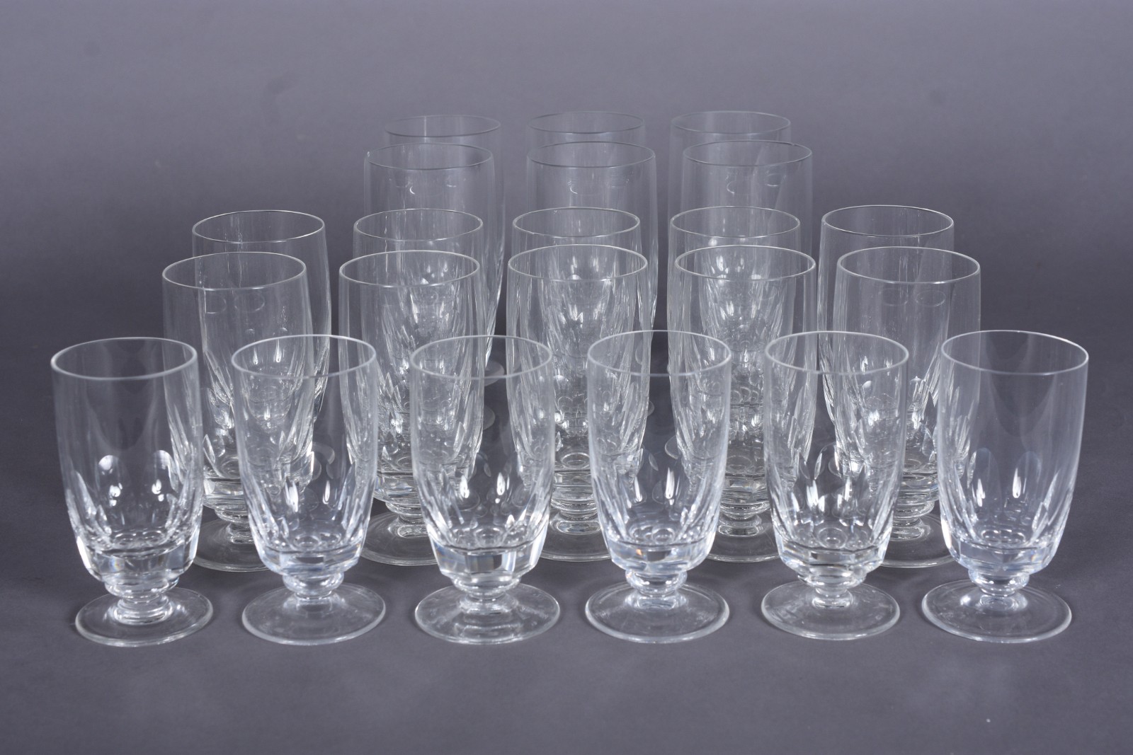 Serviço de copos de cristal composto de: 6 para vinho tinto, 10 para... - foto 3 de 6