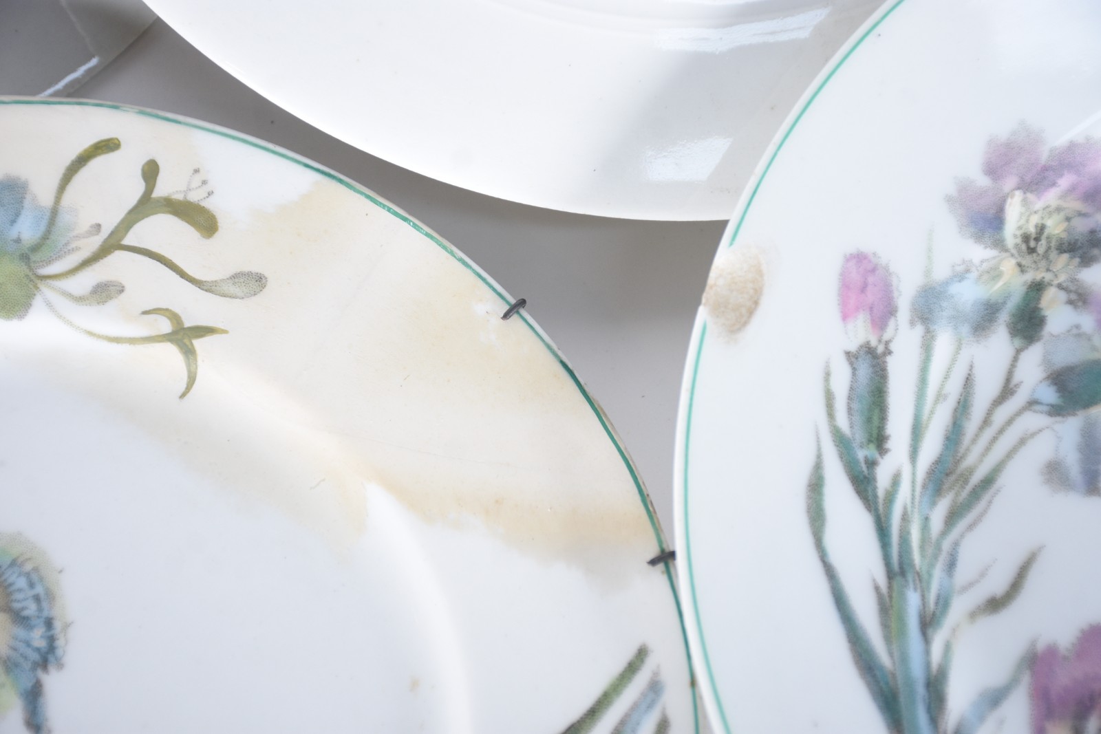 Lote com 8 pratos diversos de porcelana, sendo 7 franceses (2 com... - foto 9 de 11