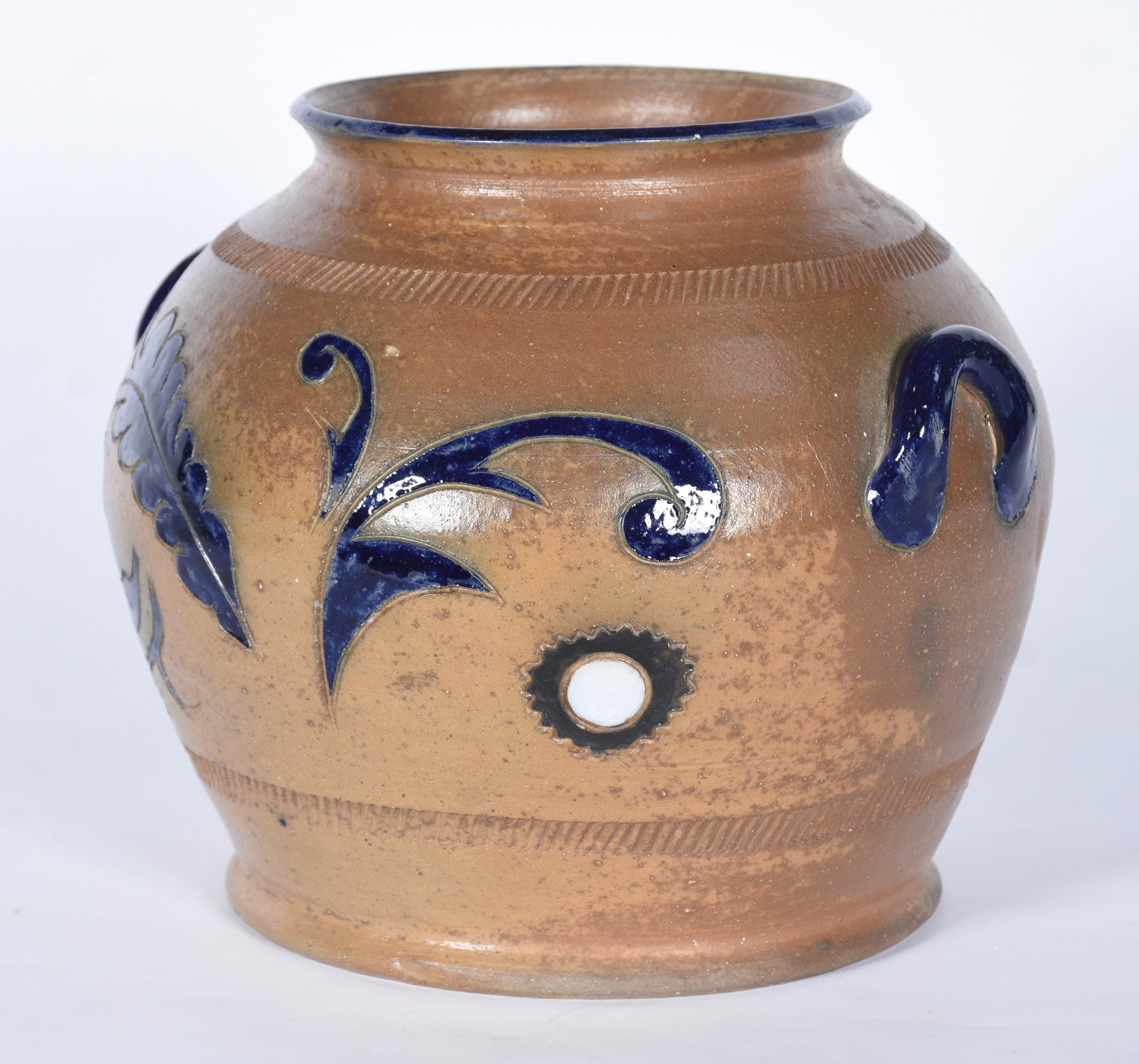 Vaso de cerâmica portuguêsa com detalhes nas alças e folhas em azul... - foto 2 de 7