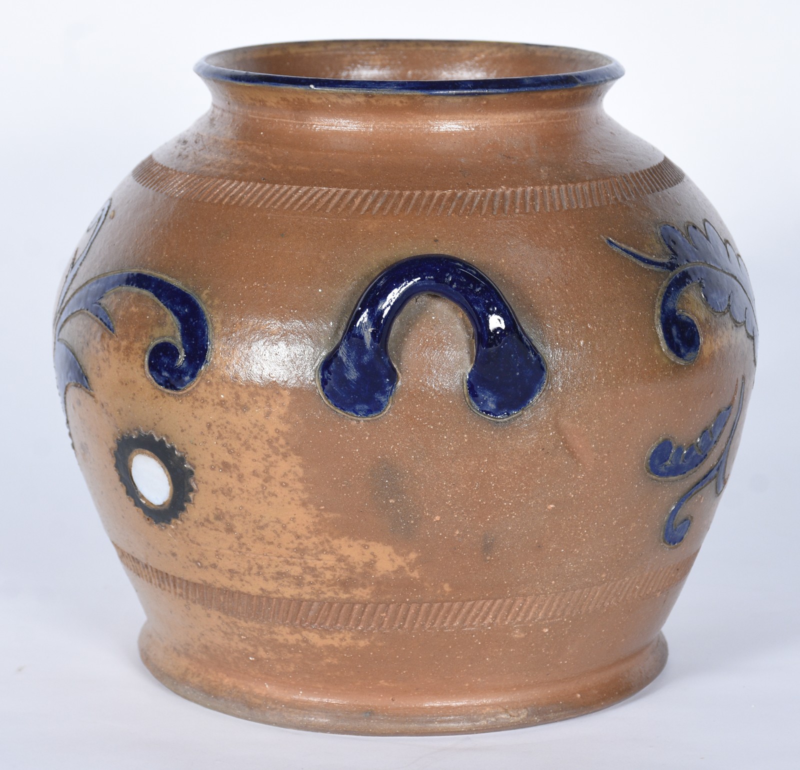 Vaso de cerâmica portuguêsa com detalhes nas alças e folhas em azul... - foto 3 de 7
