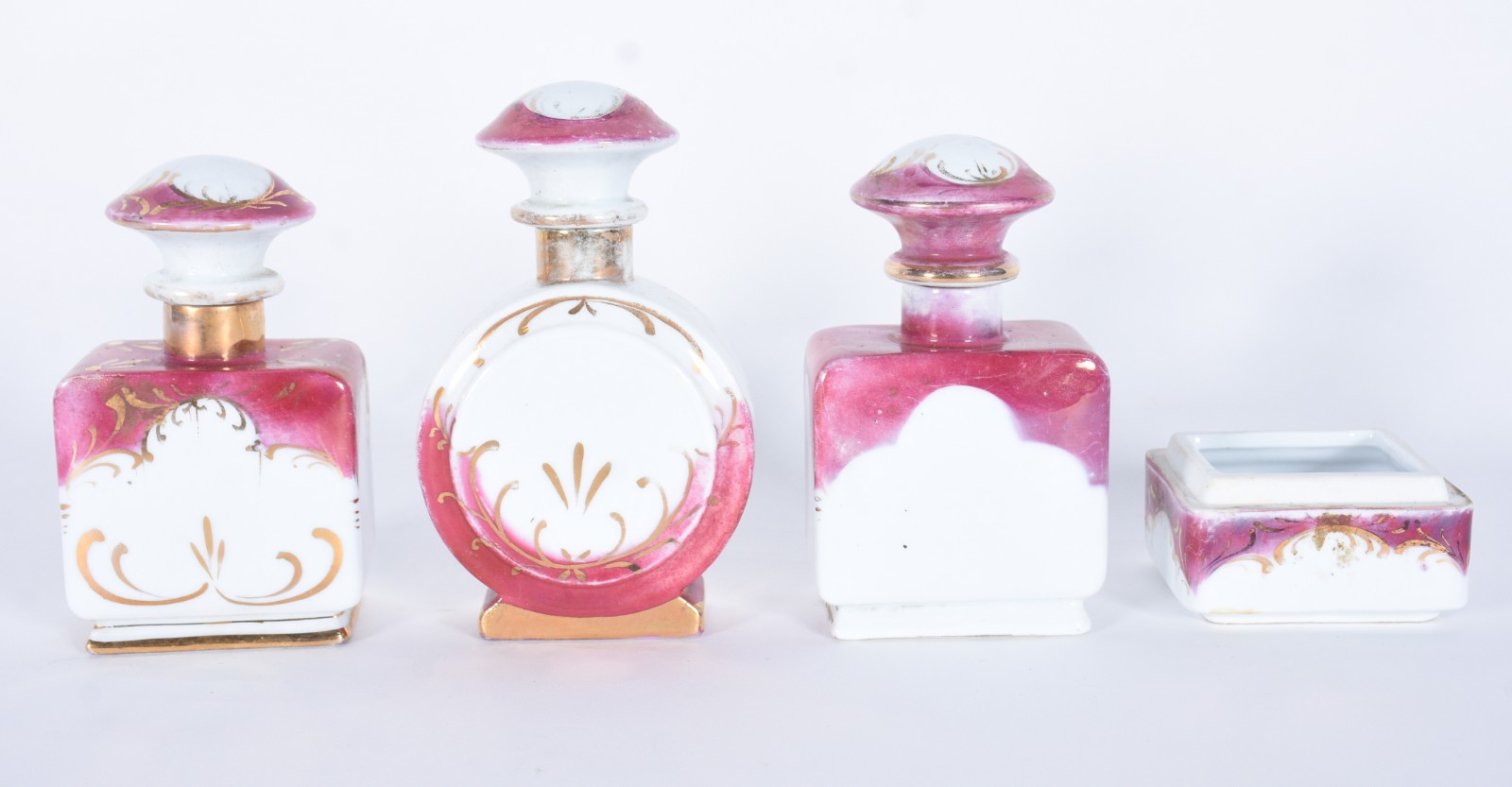 Conjunto para toilette com três perfumeiros e caixa (sem tampa) de... - foto 3 de 8