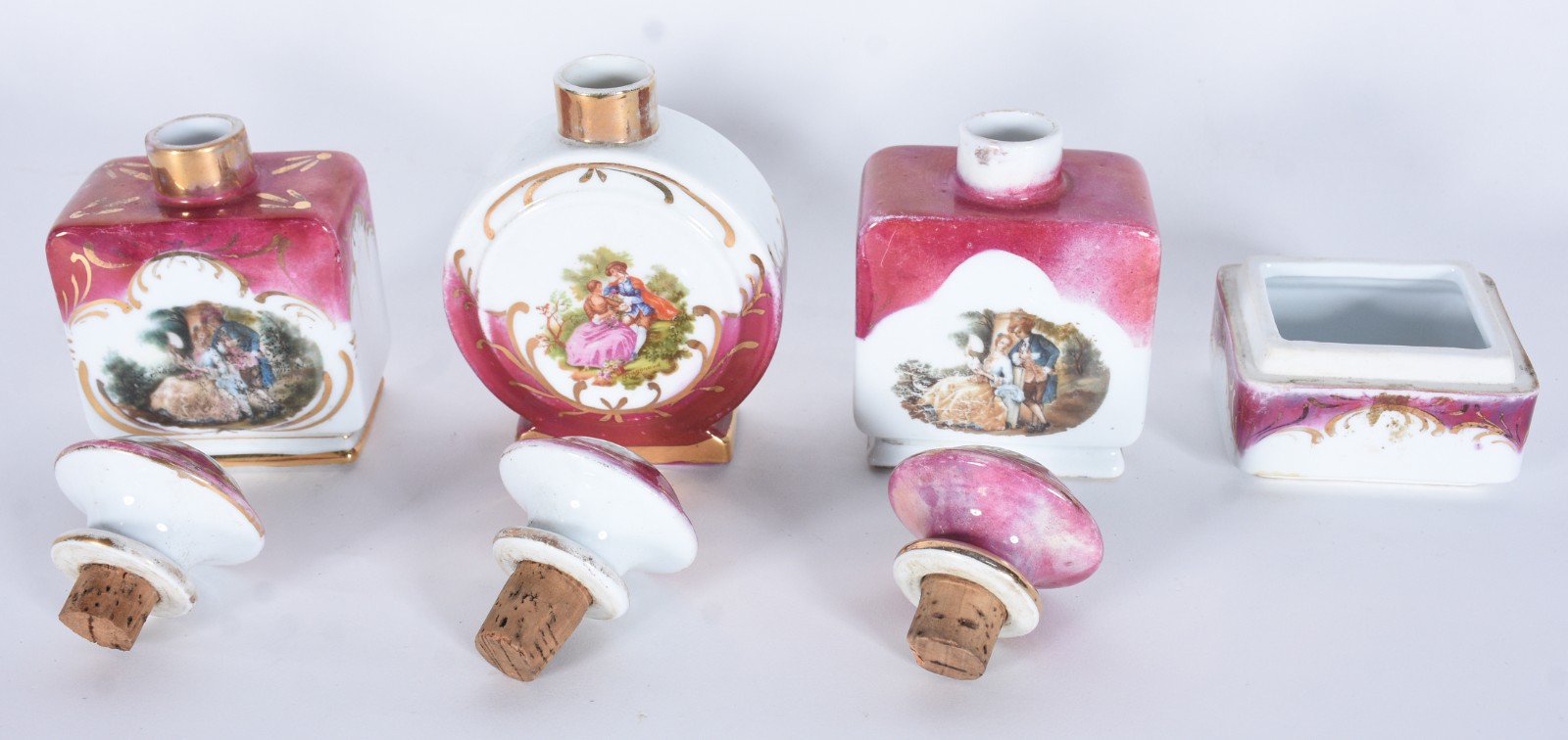 Conjunto para toilette com três perfumeiros e caixa (sem tampa) de... - foto 5 de 8