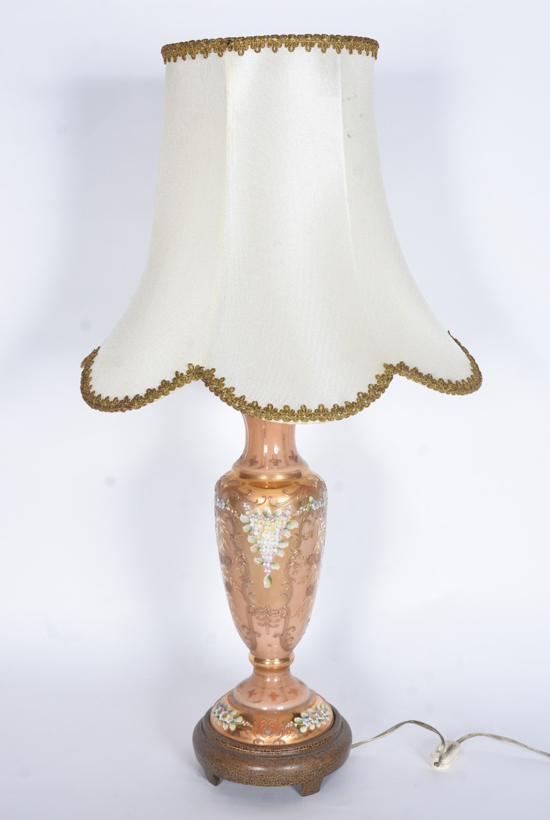 Abatjour de cristal tcheco com dourado, acompanha cúpula bege. - foto 1 de 7