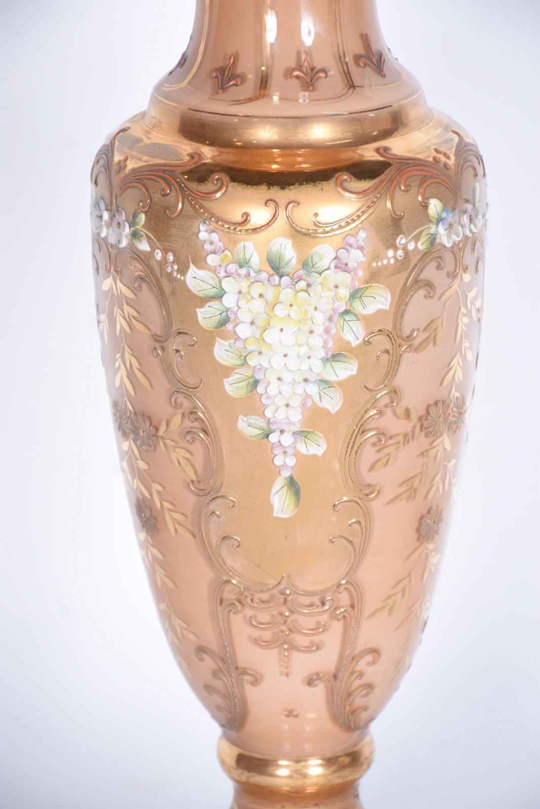 Abatjour de cristal tcheco com dourado, acompanha cúpula bege. - foto 4 de 7
