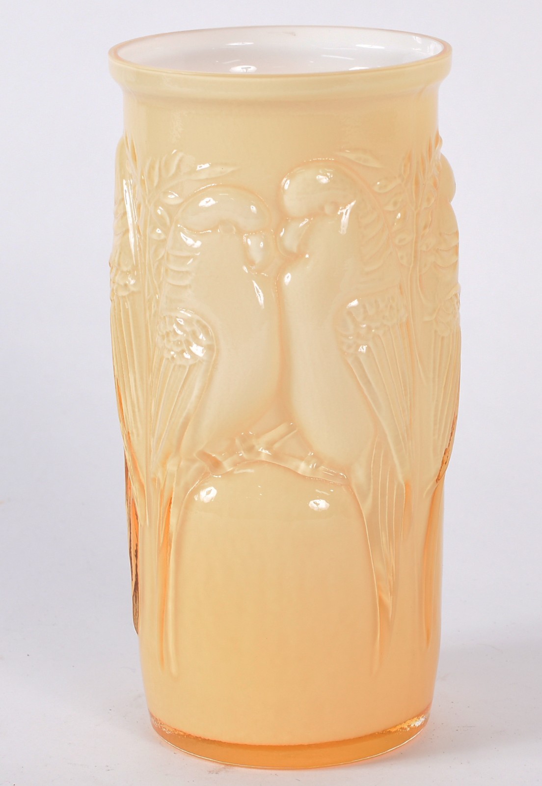 Vaso amarelo com decoração de pássaros. - foto 2 de 4