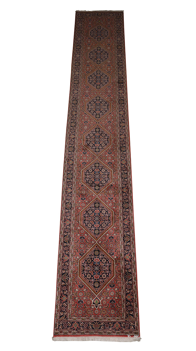 Passadeira Bidjar. Medidas 3,91 x 0,62 m.