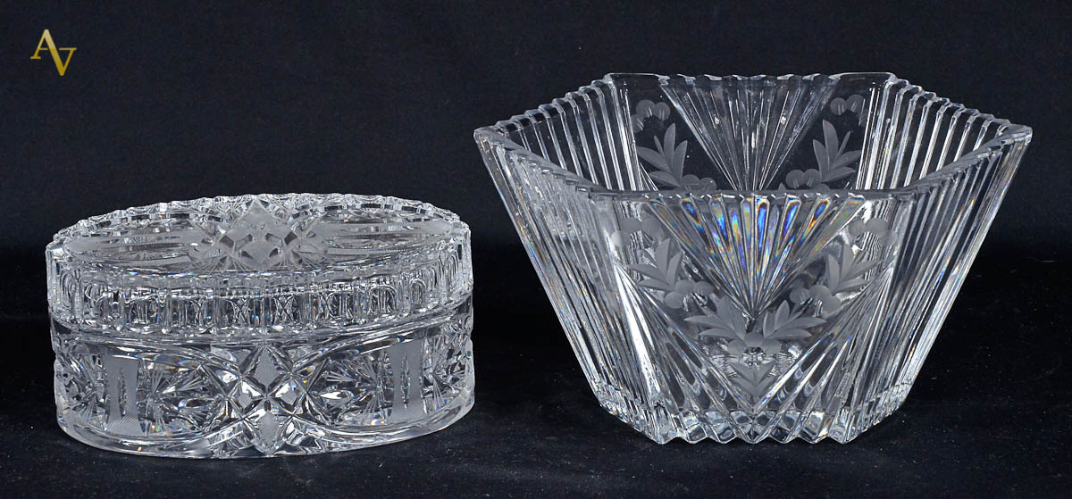 Duas peças de cristal lapidado, sendo fruteira feitio sextavado( alt...