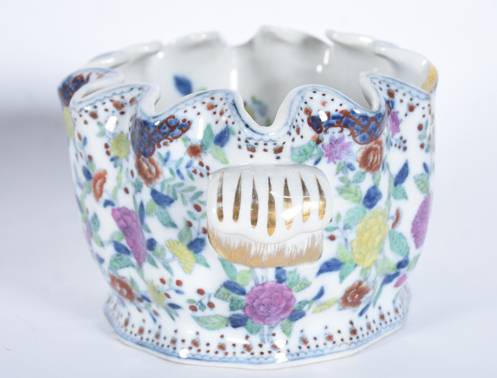 Duas peças orientais, sendo: bacia de porcelana policromada (fio de... - foto 5 de 11