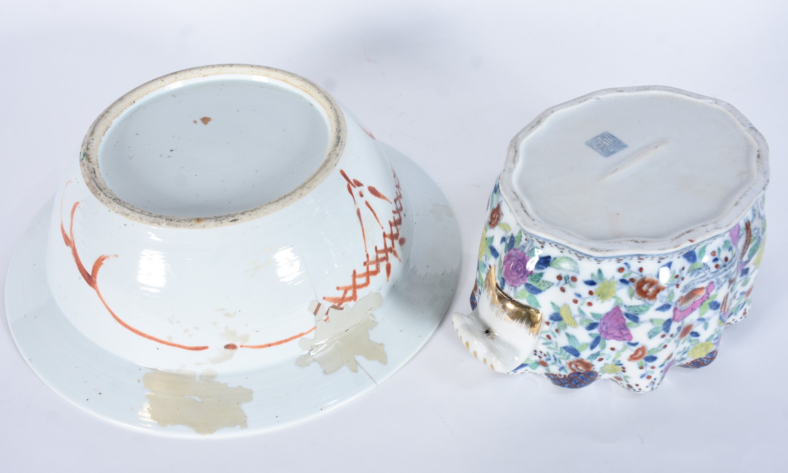 Duas peças orientais, sendo: bacia de porcelana policromada (fio de... - foto 8 de 11