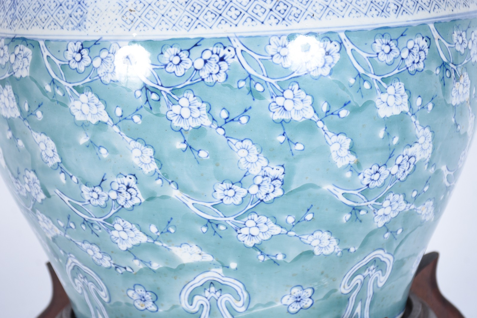 Cachepot/aquário de porcelana oriental, base de madeira. - foto 4 de 6