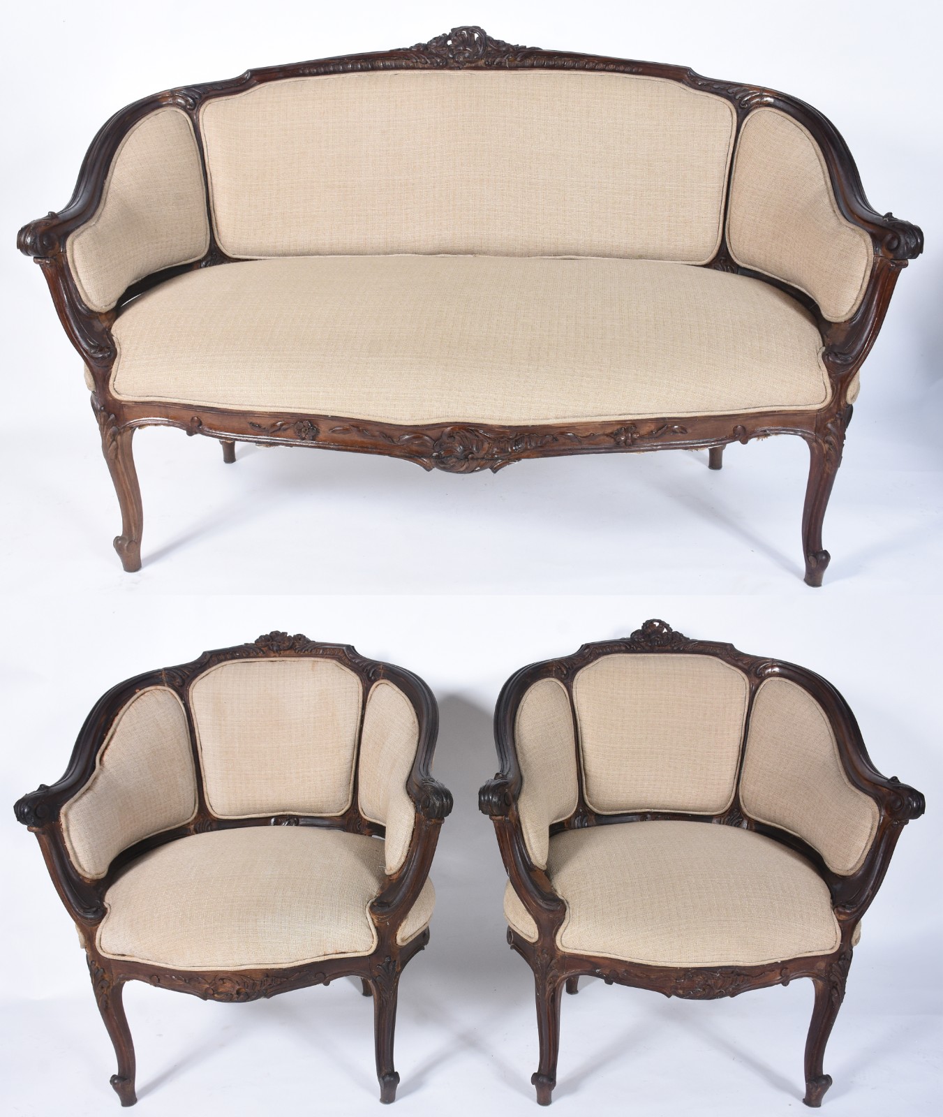 Conjunto de sofá e par de poltronas de madeira nobre, detalhes... - foto 2 de 11