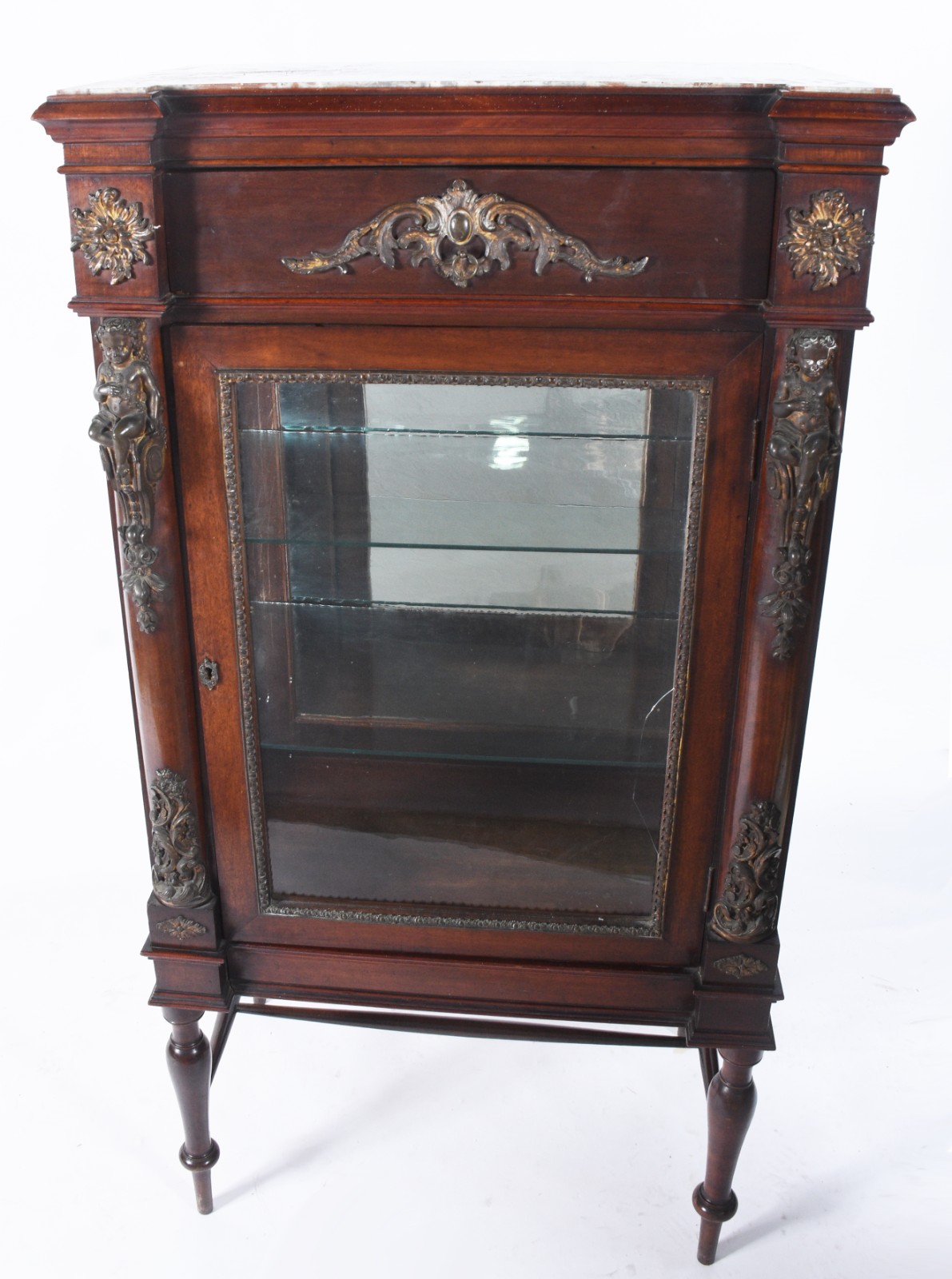 Vitrine de madeira nobre, porta e laterais de vidro encimada por... - foto 5 de 8