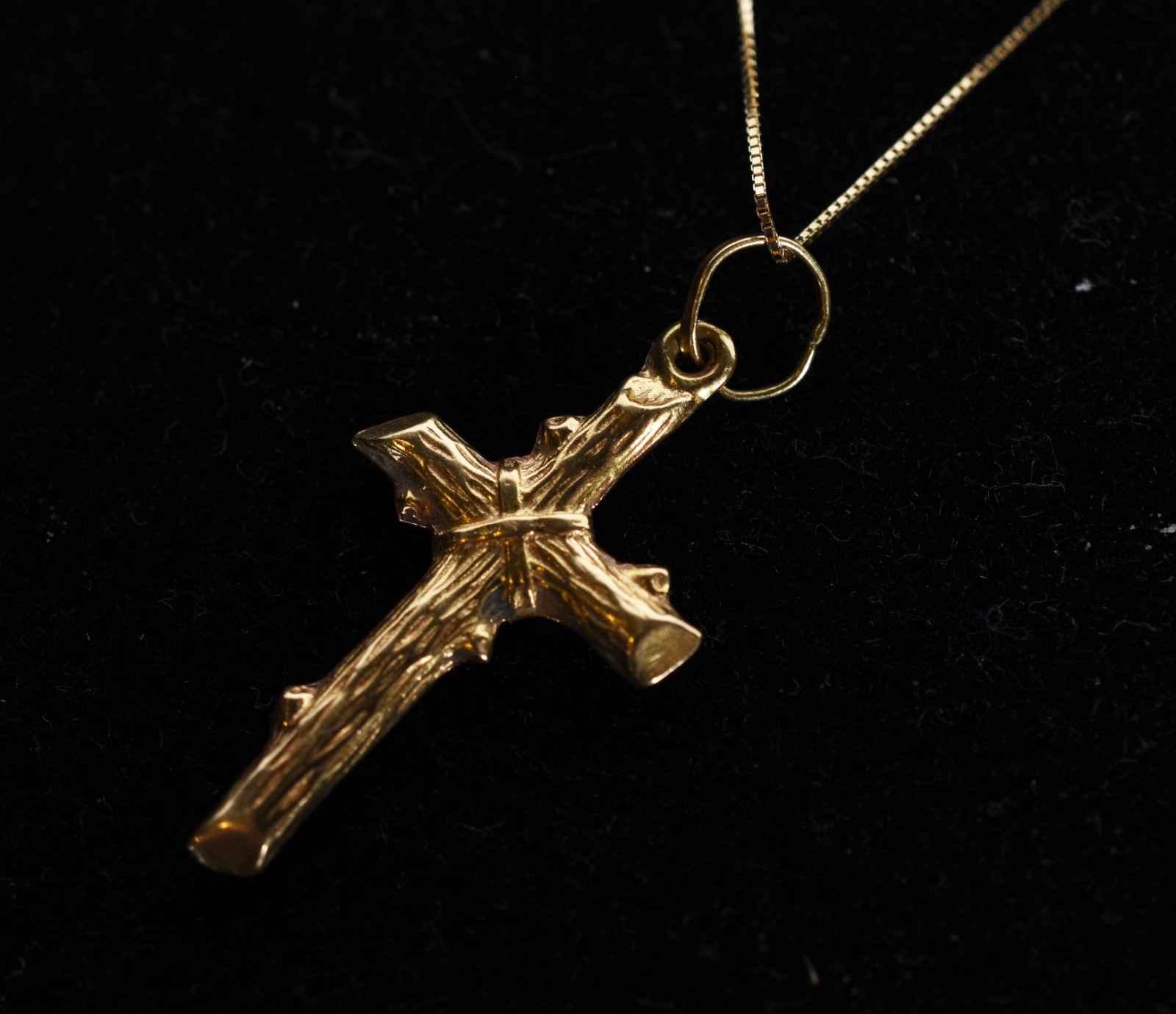 Colar de ouro 18k., contraste 750 mls com crucifixo. (Por motivos de... - foto 1 de 6