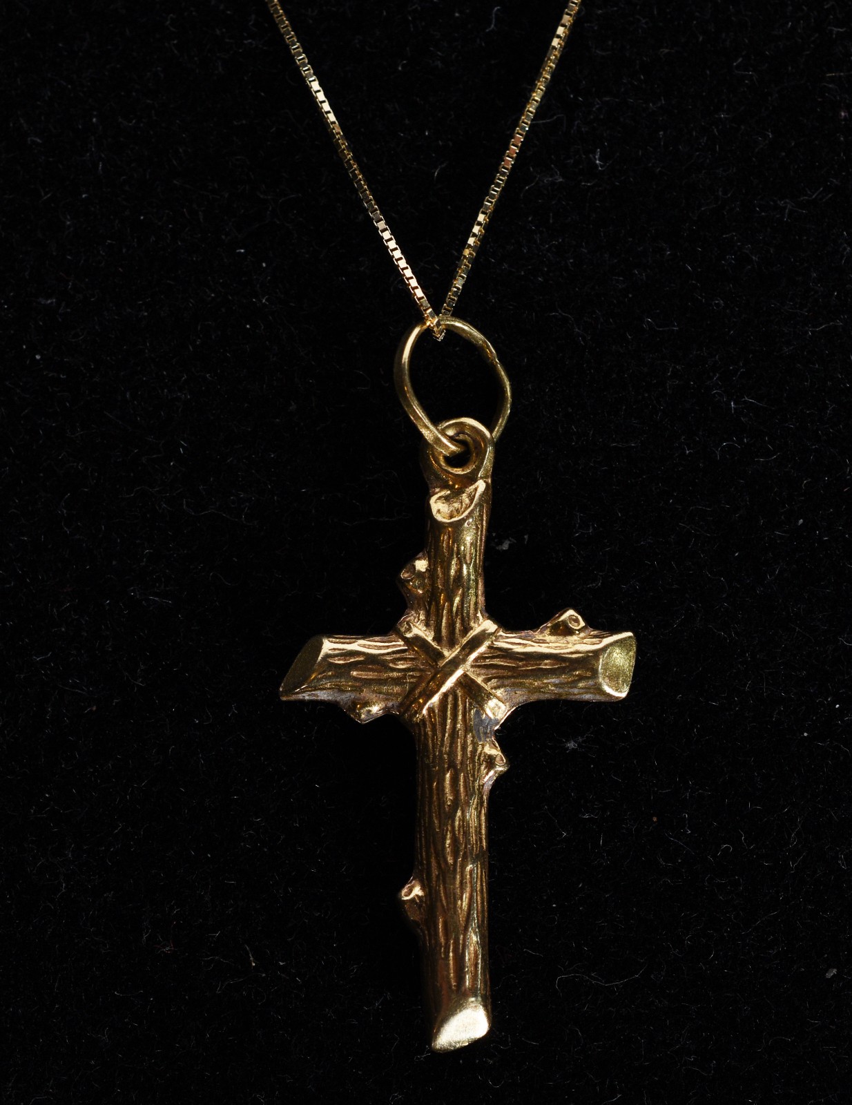 Colar de ouro 18k., contraste 750 mls com crucifixo. (Por motivos de... - foto 3 de 6