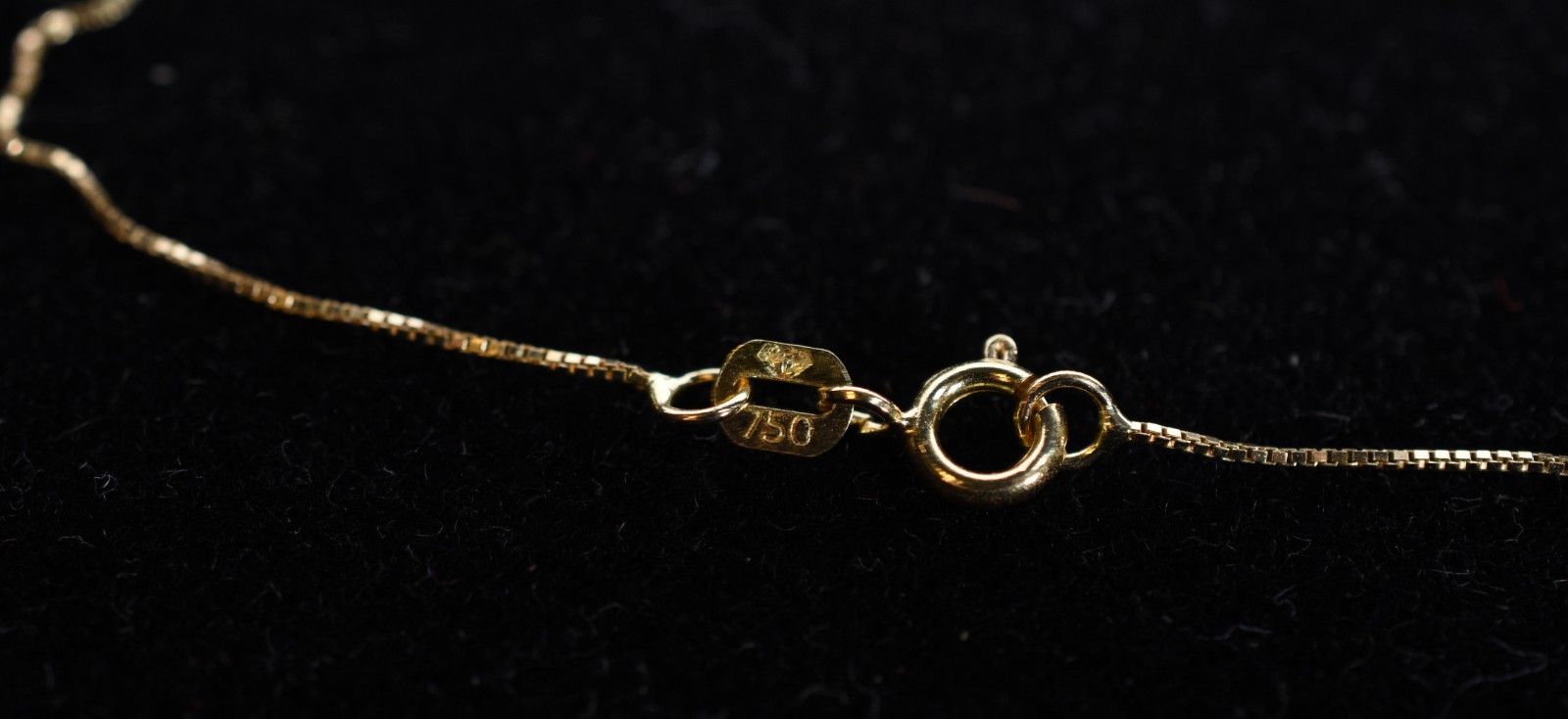 Colar de ouro 18k., contraste 750 mls com crucifixo. (Por motivos de... - foto 5 de 6