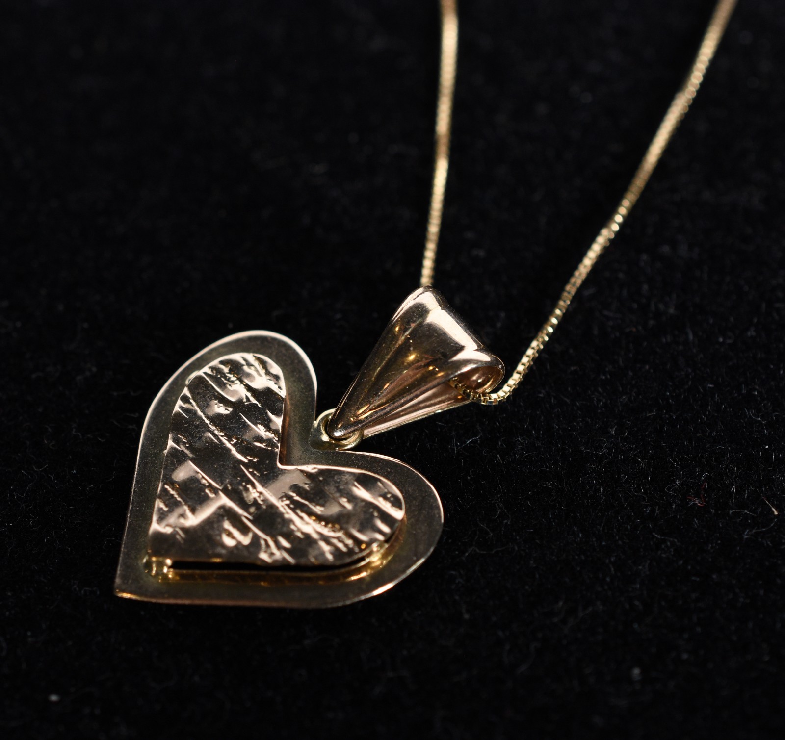 Colar de ouro 18k., contraste 750 mls e pingente coração. (Por... - foto 1 de 6
