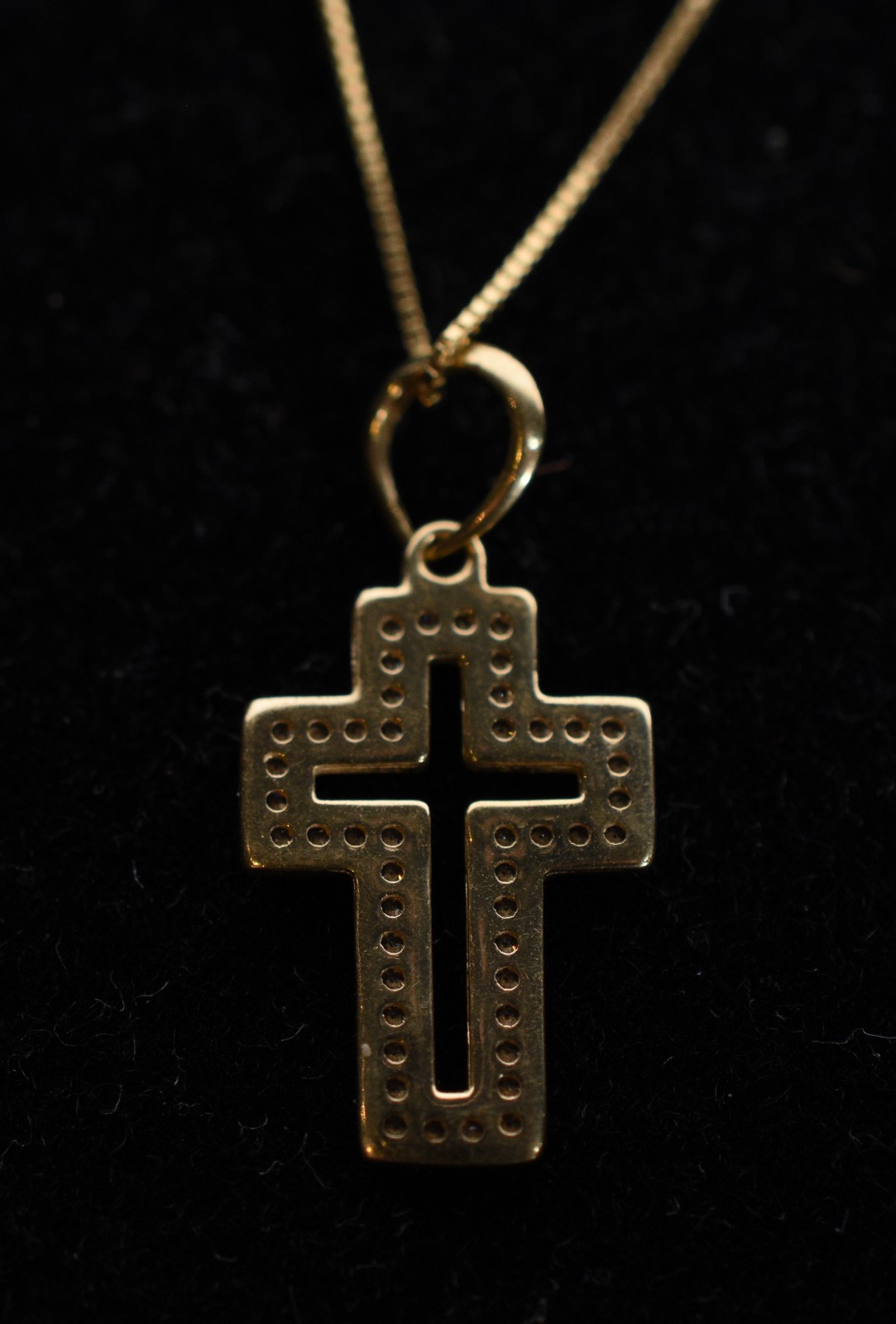Colar de ouro 18k., contraste 750 e crucifixo com safiras brancas... - foto 3 de 4