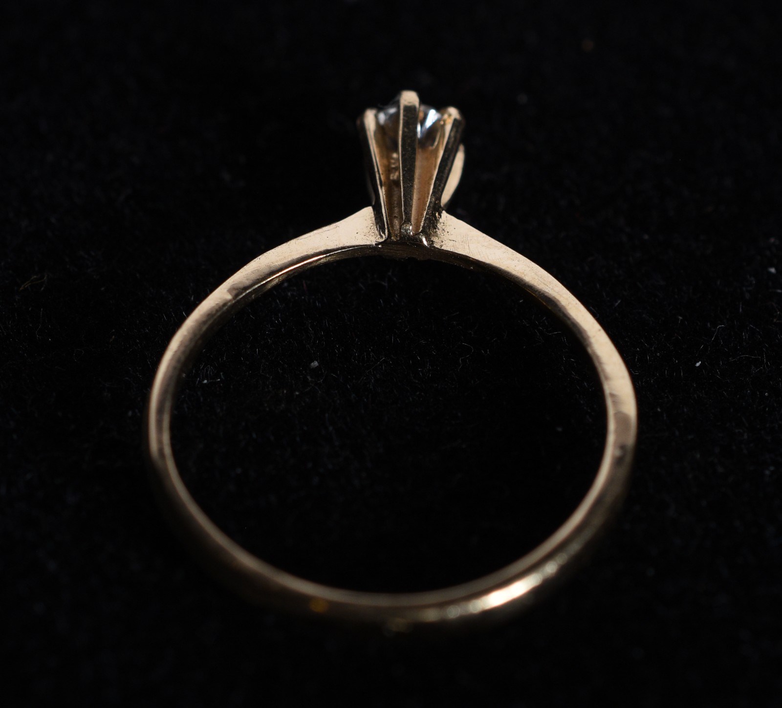 Solitário de ouro 18k., contraste 750 com um brilhante de 0,18 ct... - foto 5 de 5