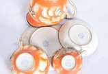 Serviço de porcelana oriental para chá e café c... - Serviço de porcelana oriental para chá e café composto de: 4 xícaras com pires (uma com fio de cabelo, 3 xícaras de café com pires,2 bules, 2 le...