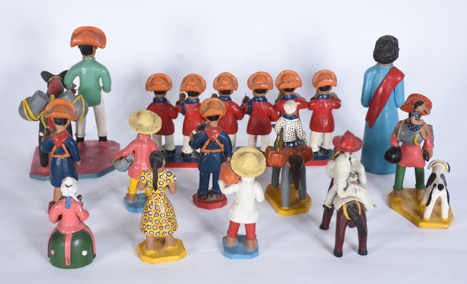 Diversas peças de barro cozido composto de: banda de músicos e... - foto 4 de 11