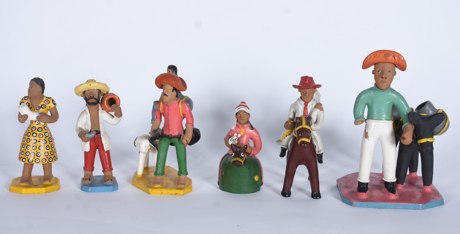 Diversas peças de barro cozido composto de: banda de músicos e... - foto 8 de 11