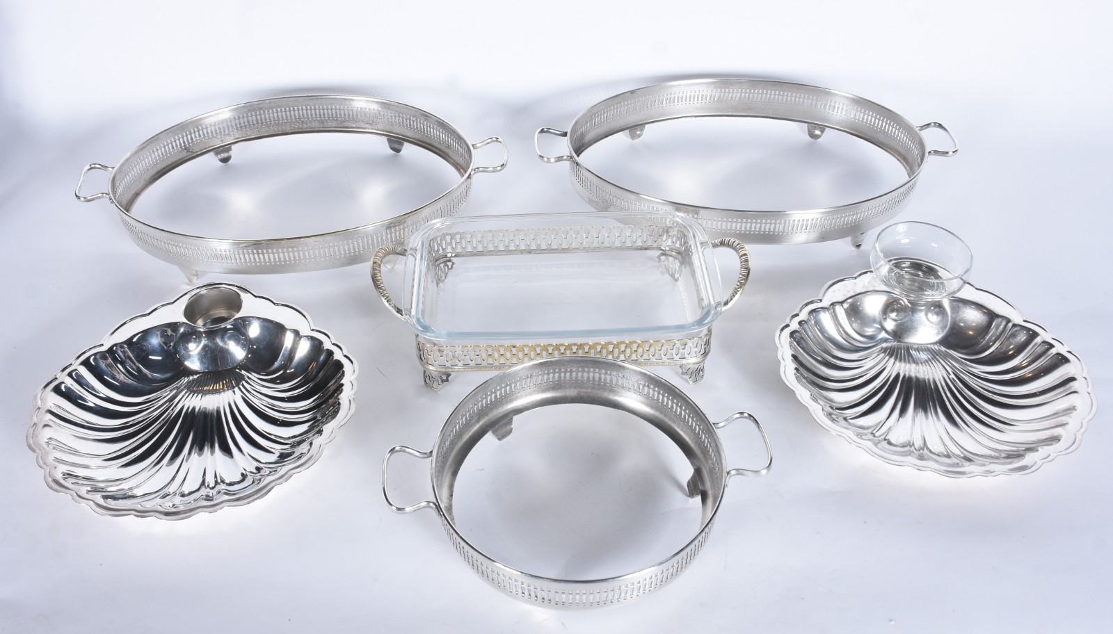 Diversas peças, sendo: 4 porta pirex e 2 porta caviar de metal... - foto 1 de 10