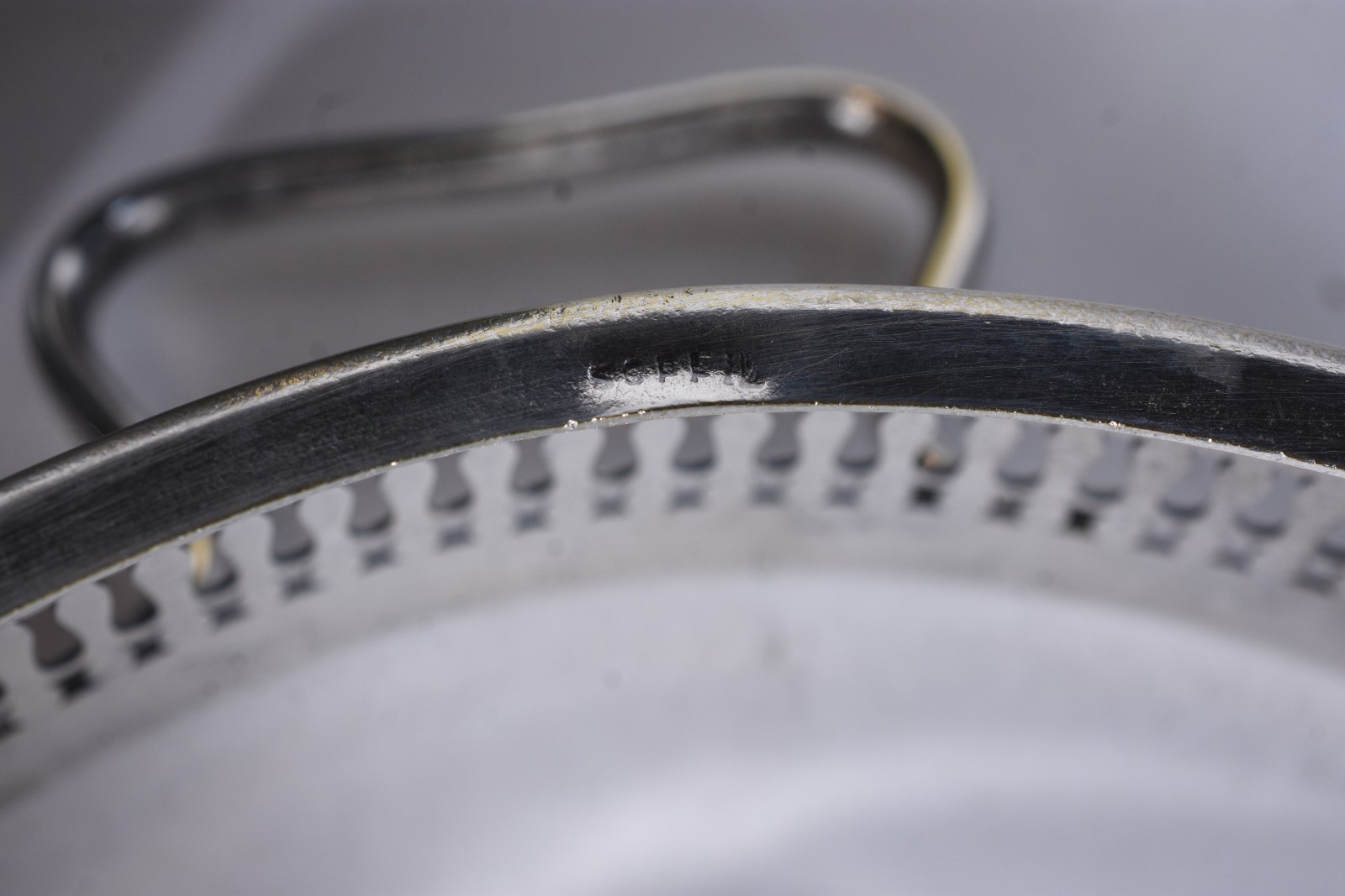 Diversas peças, sendo: 4 porta pirex e 2 porta caviar de metal... - foto 7 de 10
